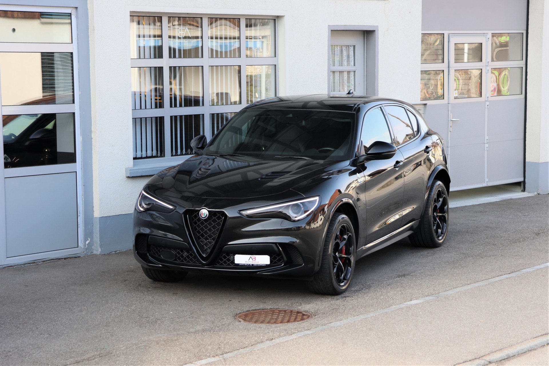 ALFA ROMEO Stelvio 2.9 V6 Quadrifoglio Q4 Automatic (CH) "Akrapovic"-image-0