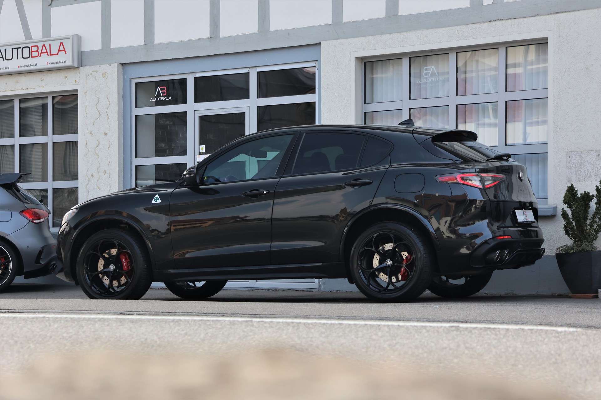 ALFA ROMEO Stelvio 2.9 V6 Quadrifoglio Q4 Automatic (CH) "Akrapovic"-image-3