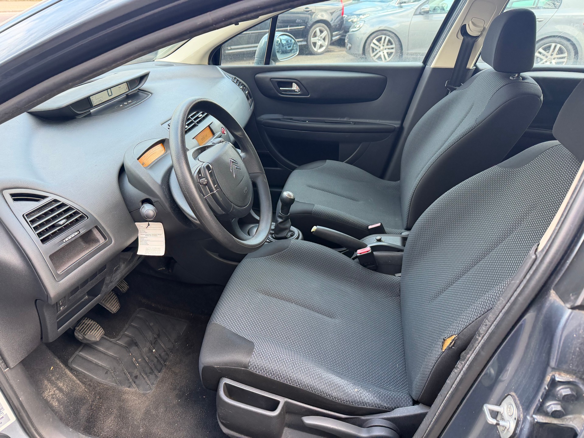 CITROEN C4 Berline 1.4i 16V X-image-9