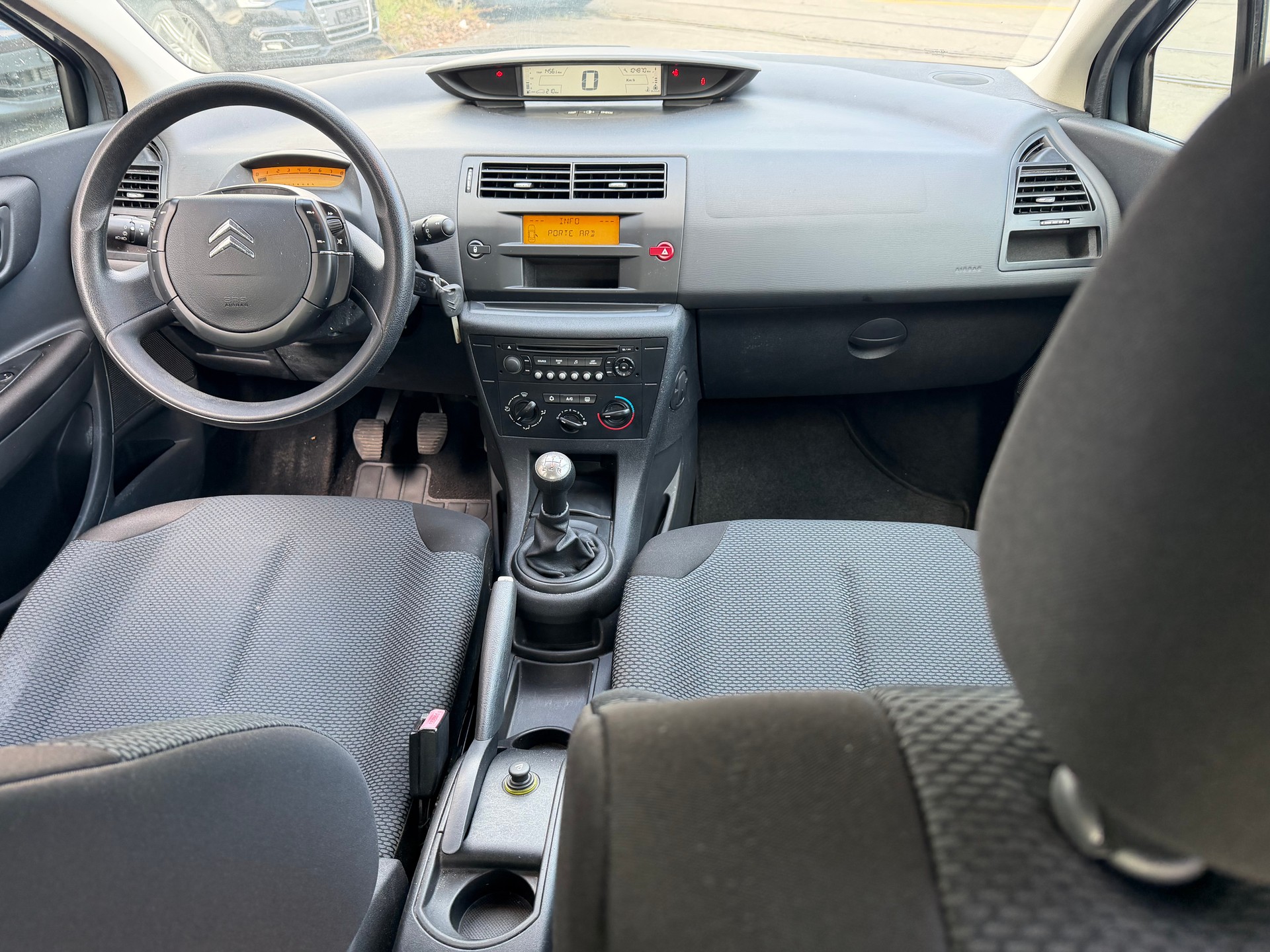 CITROEN C4 Berline 1.4i 16V X-image-8