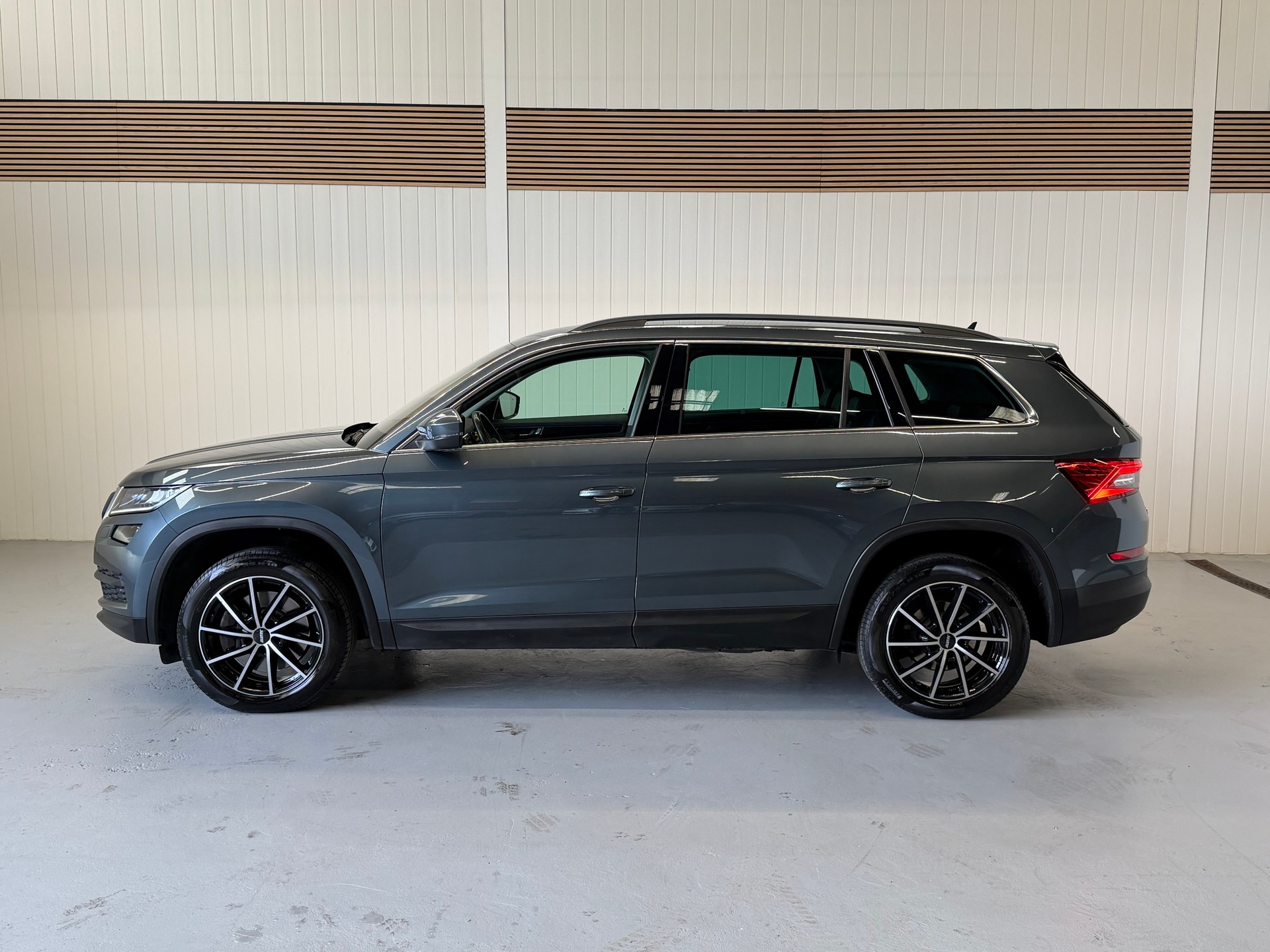 SKODA Kodiaq 2.0 TDI CR Scout 4x4 DSG 7-Plätzer frische MFK & Service-showroom-element-1