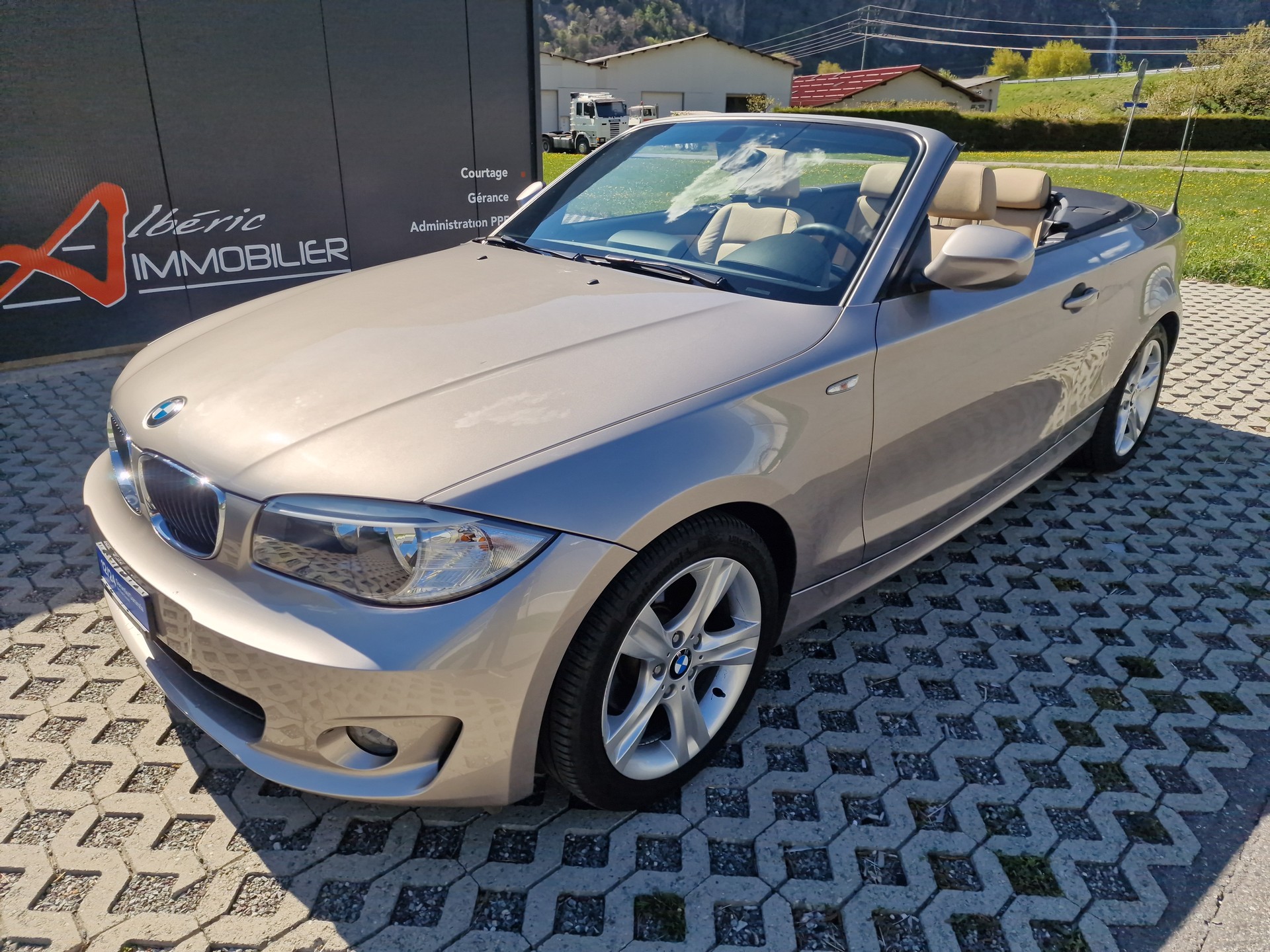 BMW 118i Cabrio-image-1