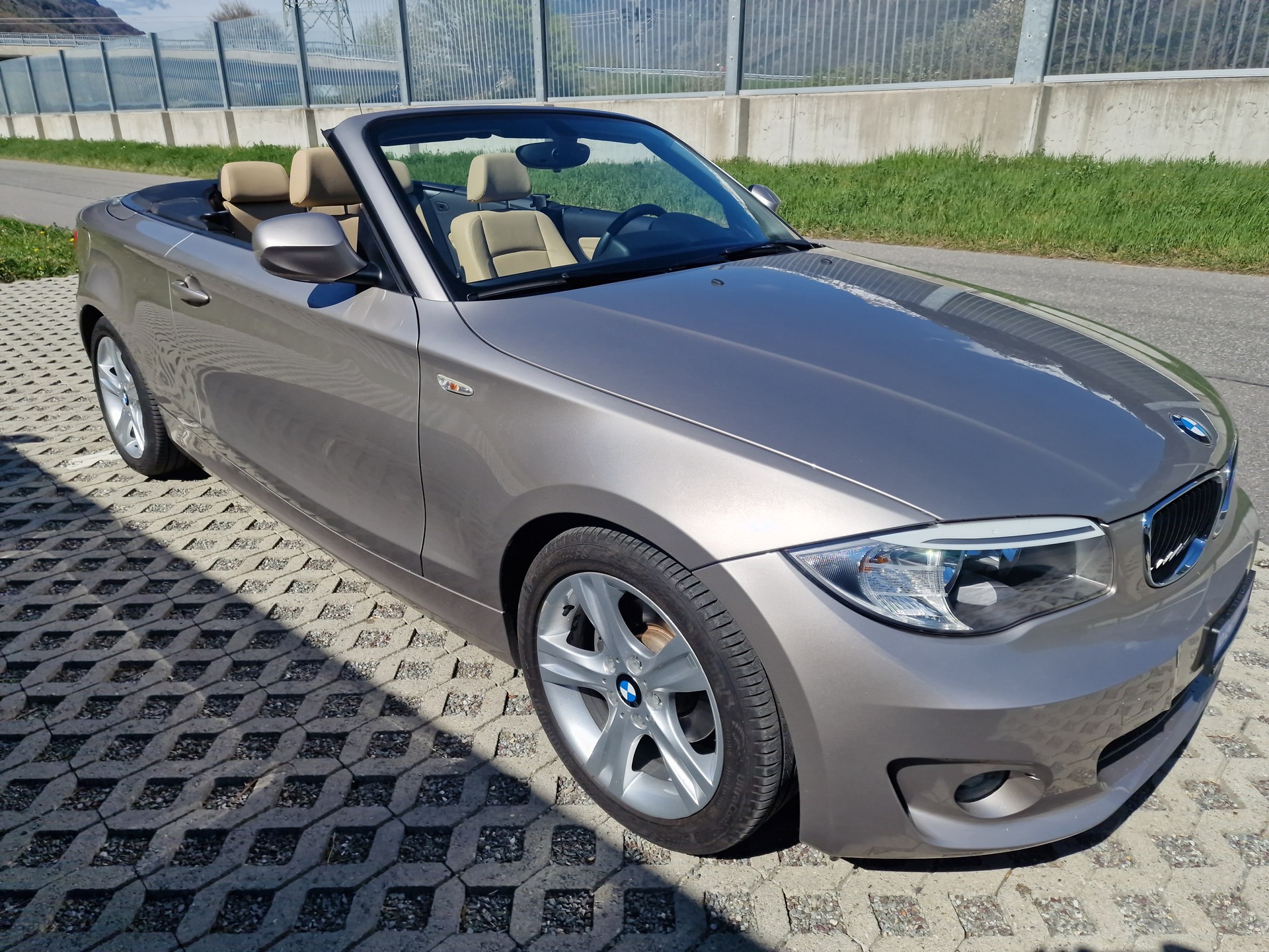 BMW 118i Cabrio-image-2