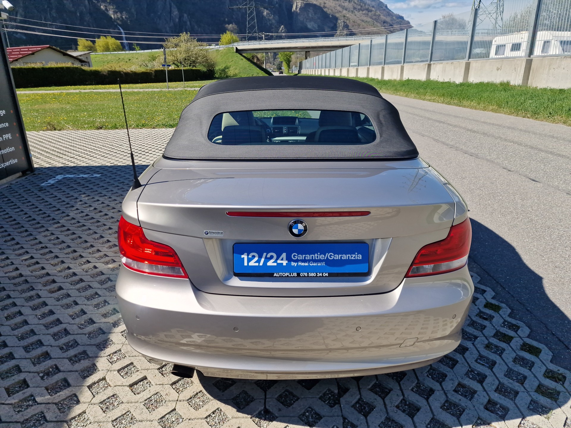 BMW 118i Cabrio-image-5