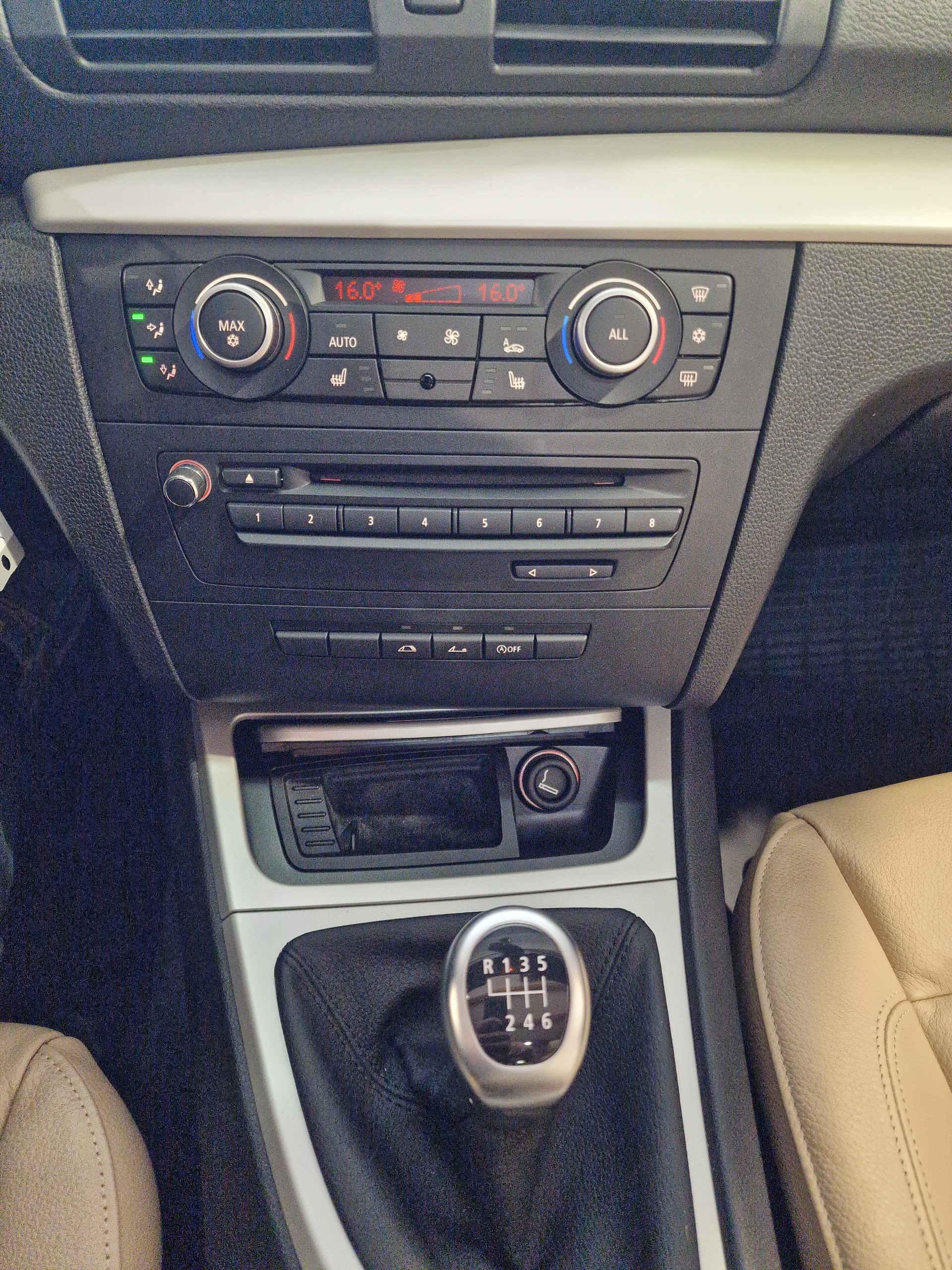 BMW 118i Cabrio-image-7