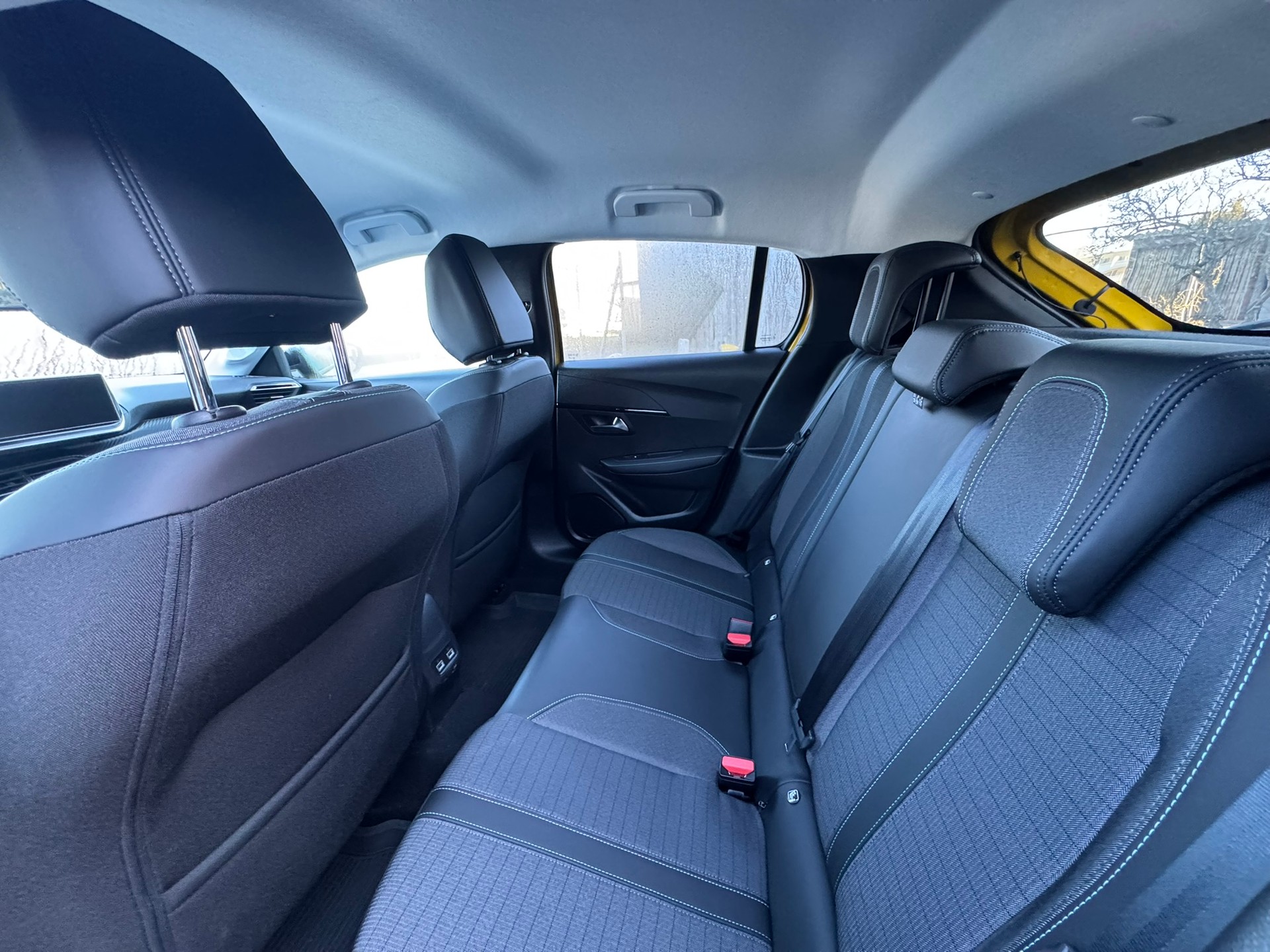 PEUGEOT 208 1.2 PureTech Allure EAT8-image-5