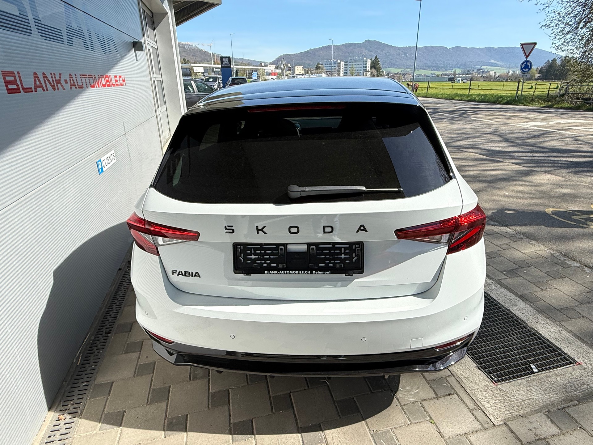 SKODA Fabia 1.5 TSI Monte Carlo DSG-image-2