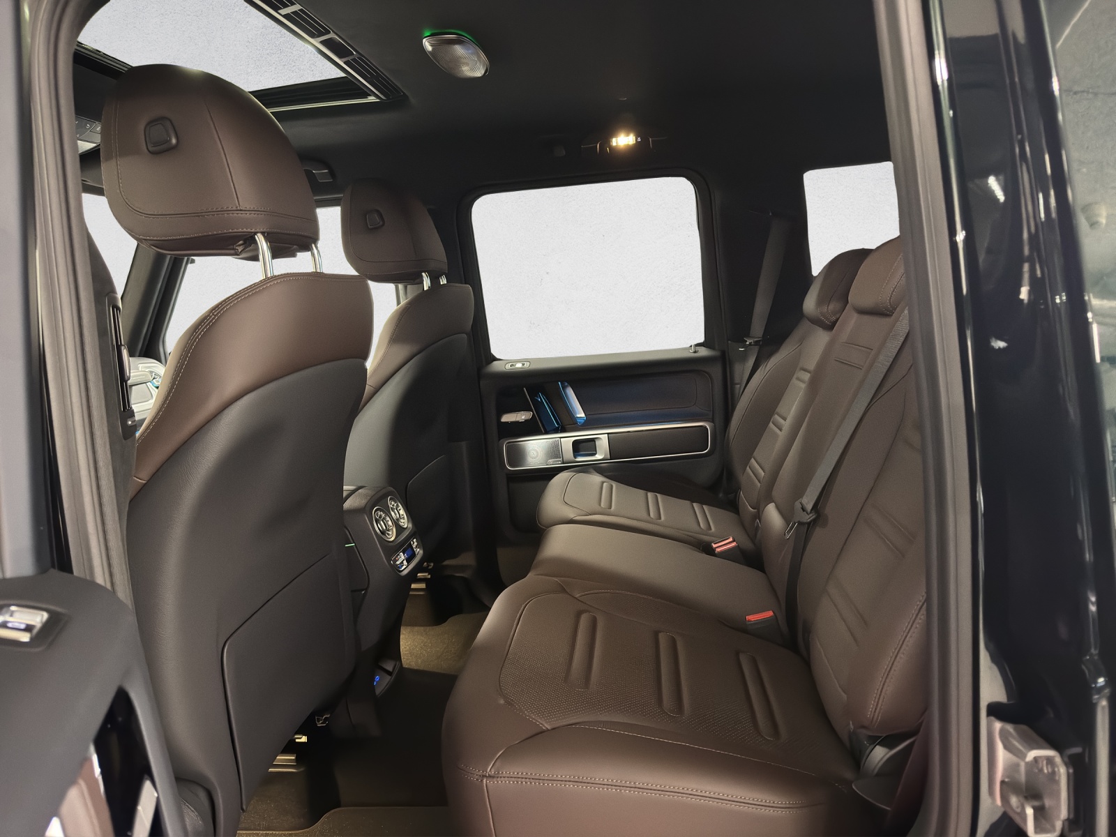 MERCEDES-BENZ G 450 d AMG Line-image-13