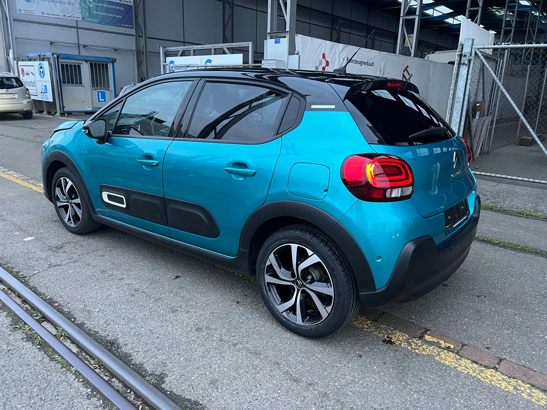 CITROEN C3 1.2i PureTech Swiss Edition EAT6-image-6