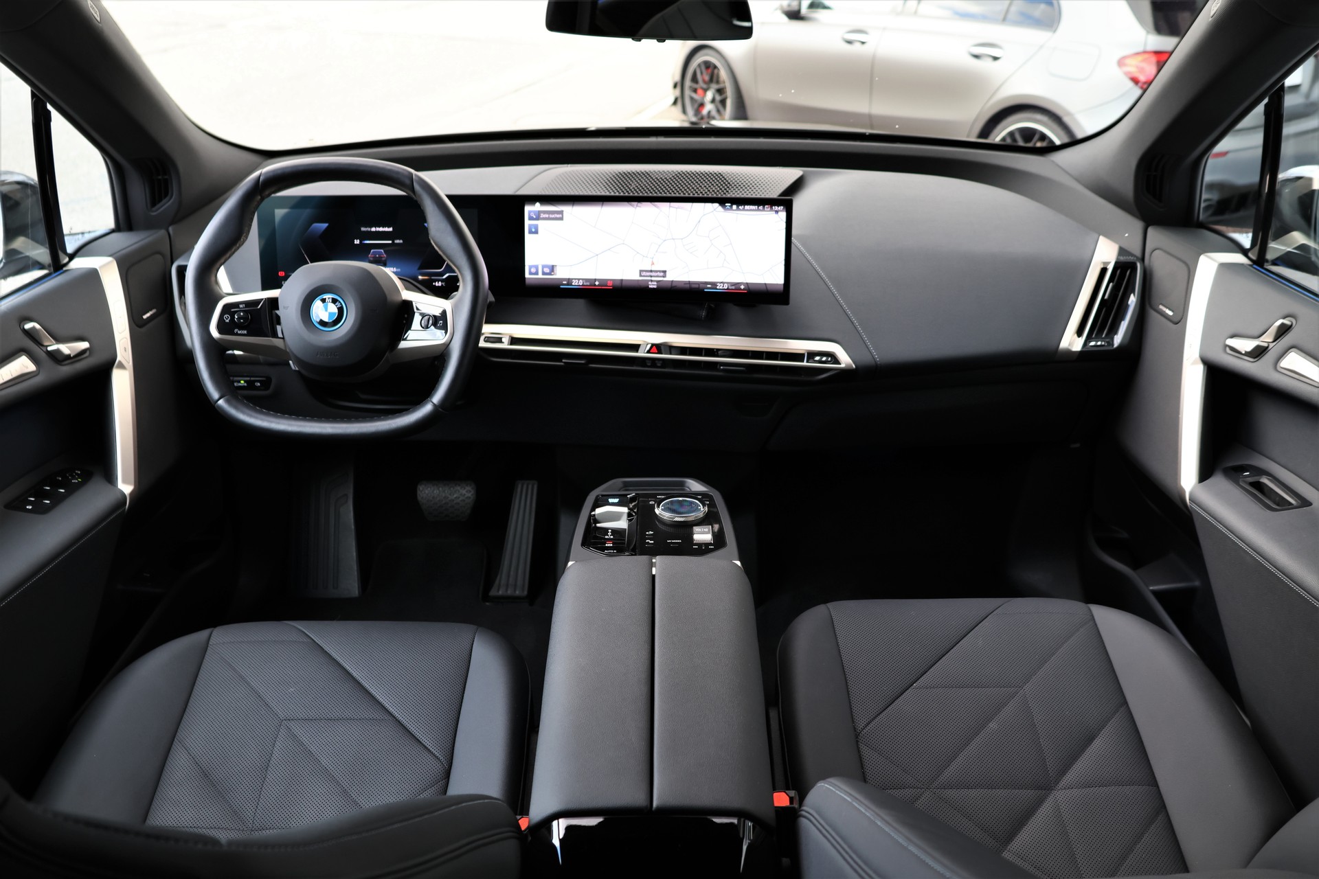 BMW iX xDrive40 Launch Edition (CH)-image-16