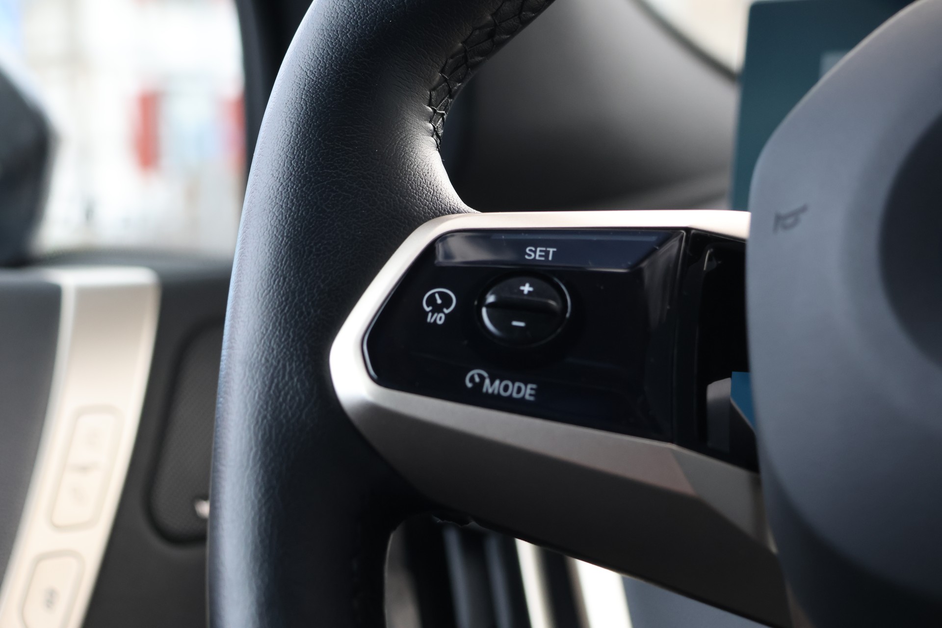 BMW iX xDrive40 Launch Edition (CH)-image-17