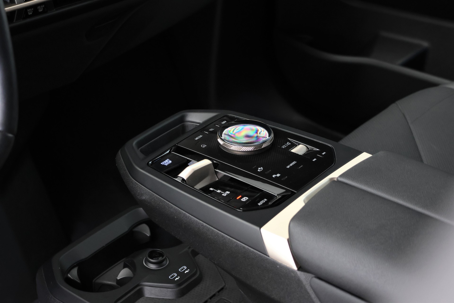 BMW iX xDrive40 Launch Edition (CH)-image-10