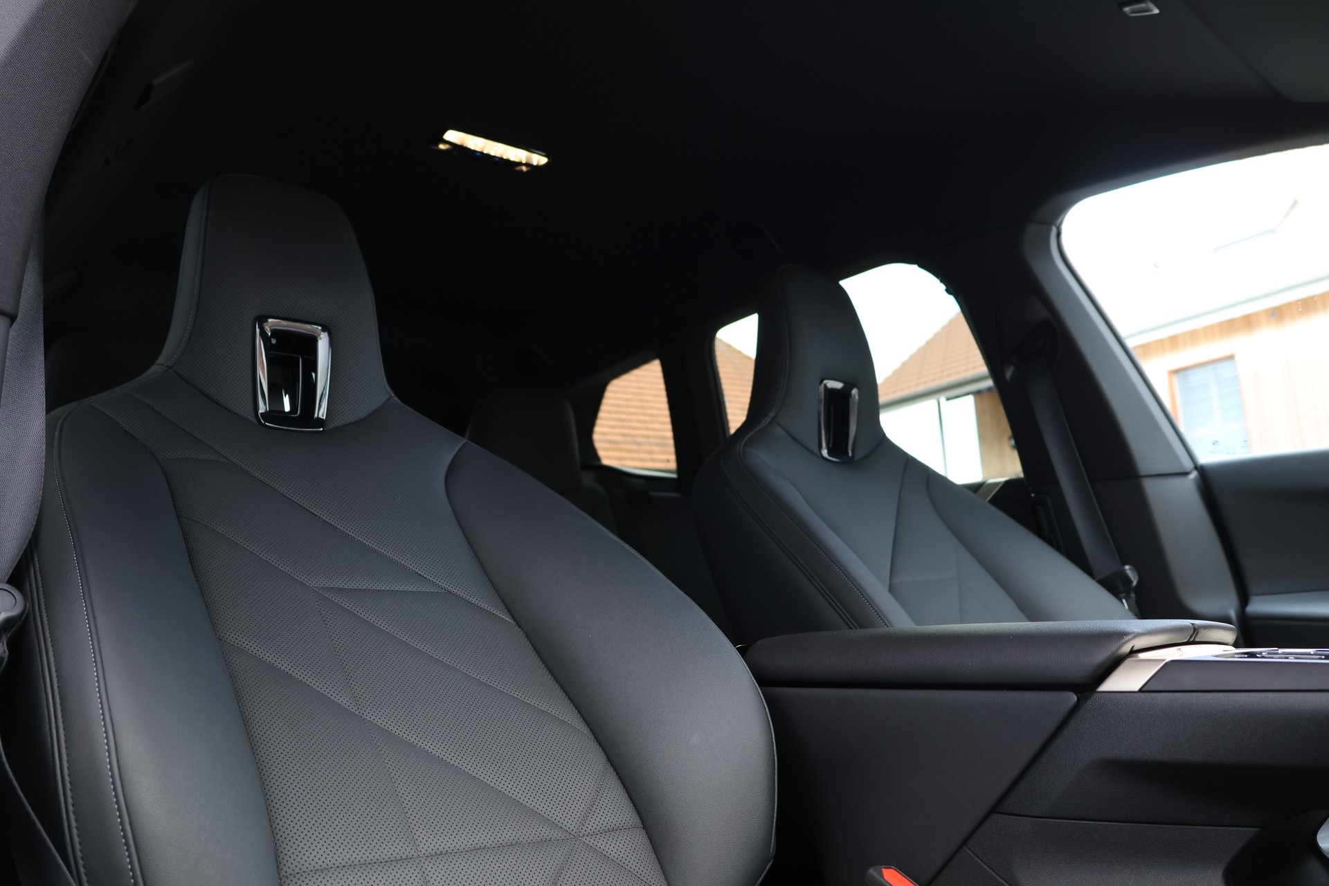 BMW iX xDrive40 Launch Edition (CH)-image-22