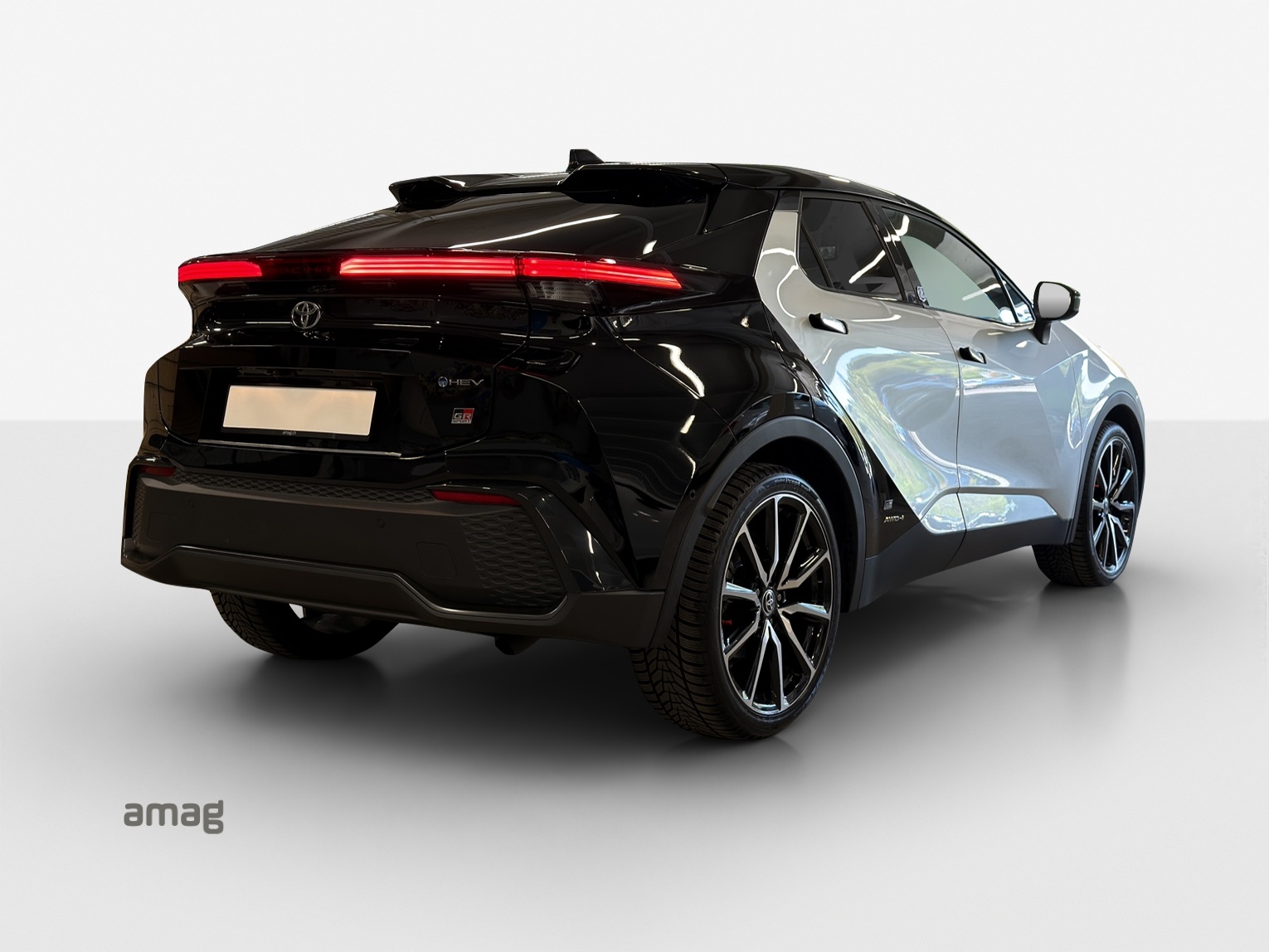 TOYOTA C-HR 2.0 HSD CVT GR Sport 4WD-image-4