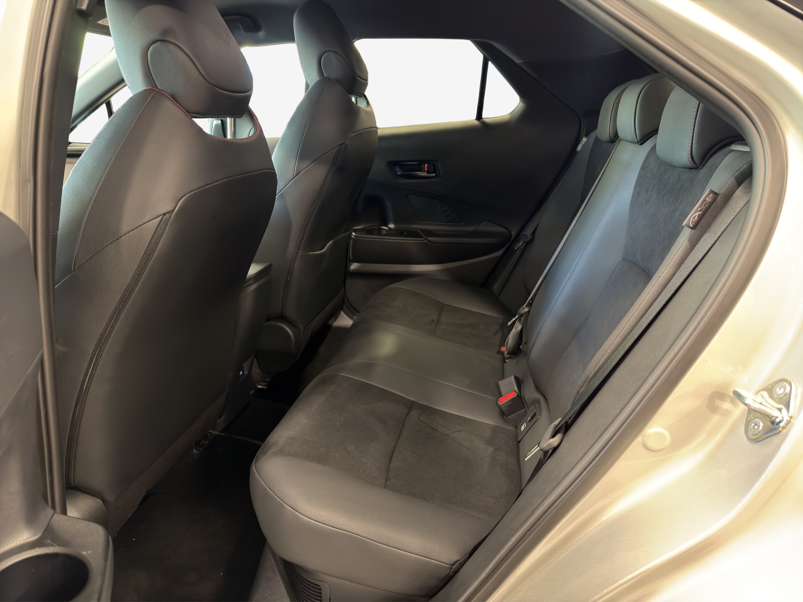 TOYOTA C-HR 2.0 HSD CVT GR Sport 4WD-image-11
