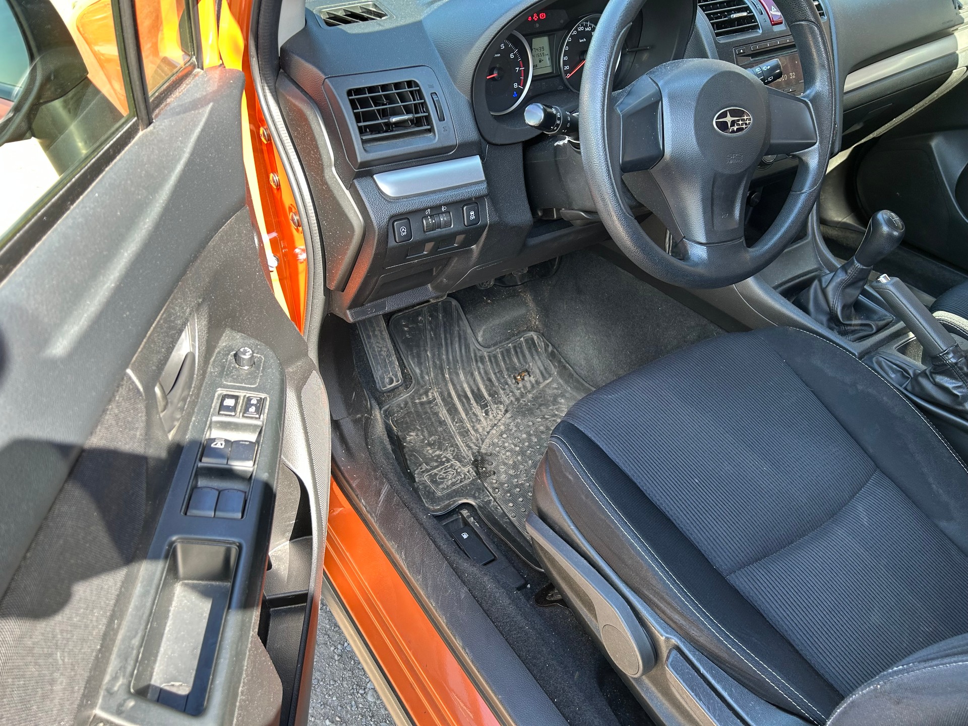 SUBARU XV 1.6 Swiss Two-image-10