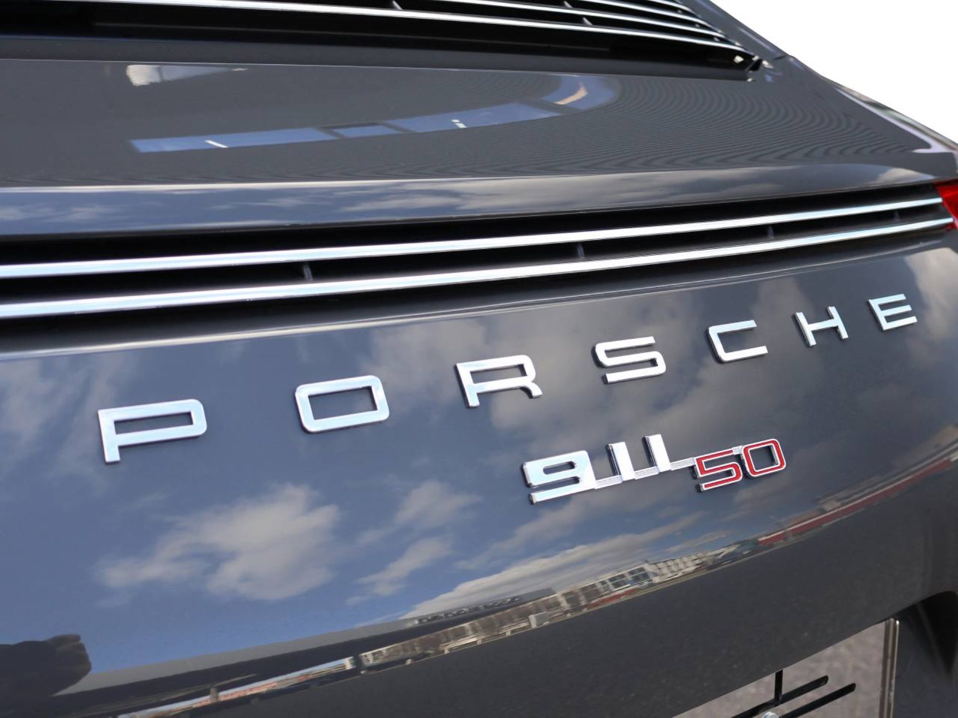 PORSCHE 911 Carrera S-image-28