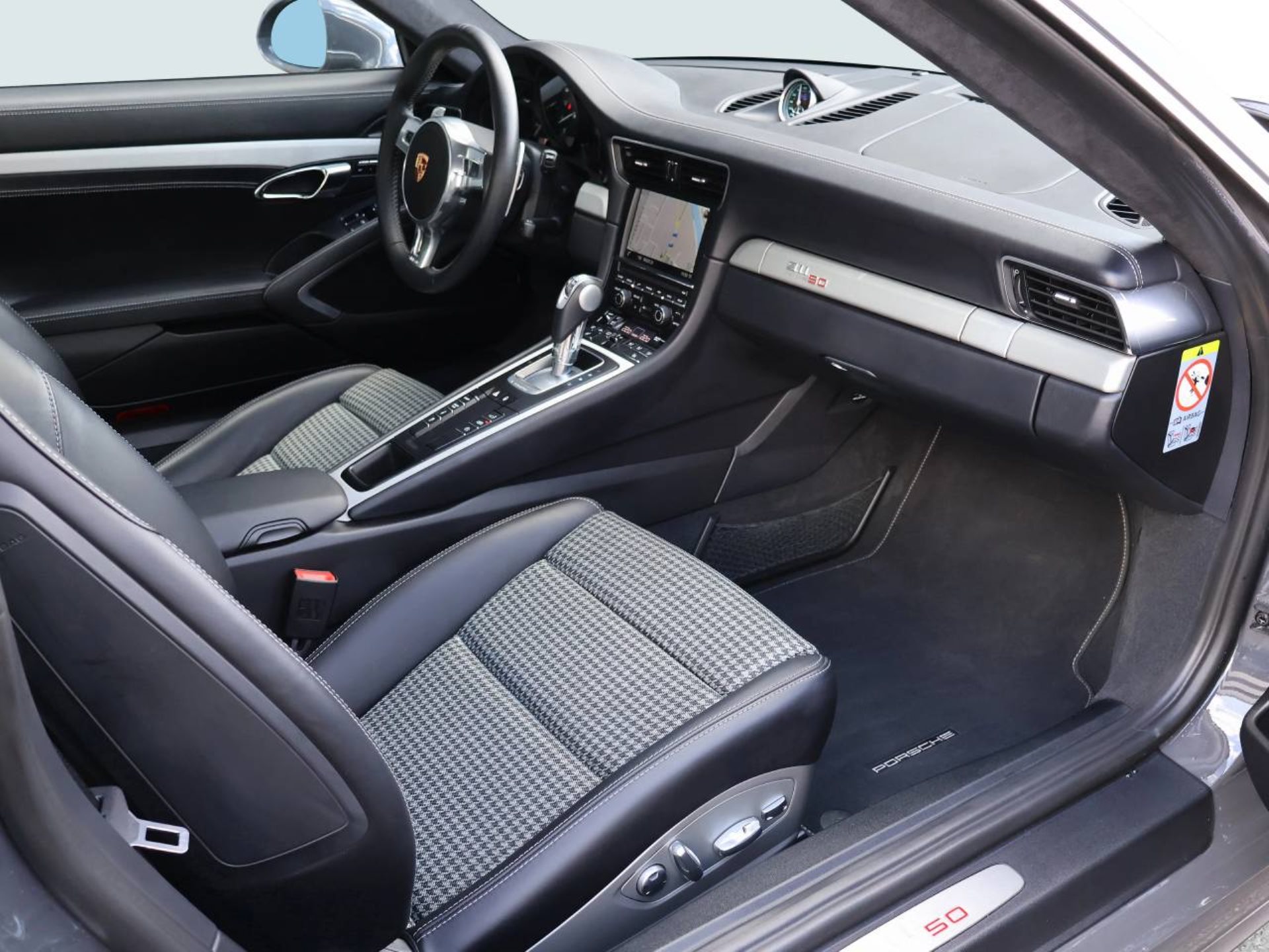 PORSCHE 911 Carrera S-image-12
