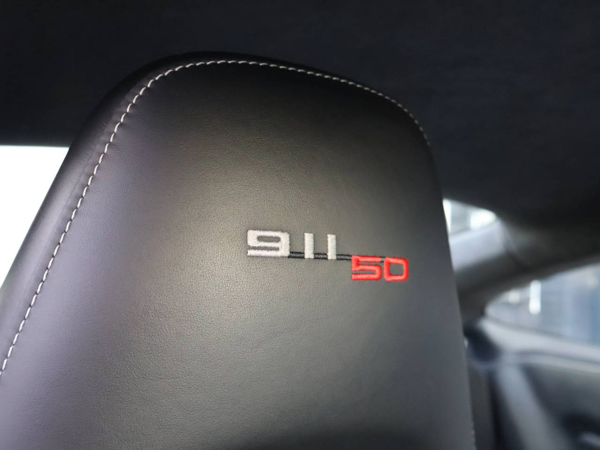 PORSCHE 911 Carrera S-image-25