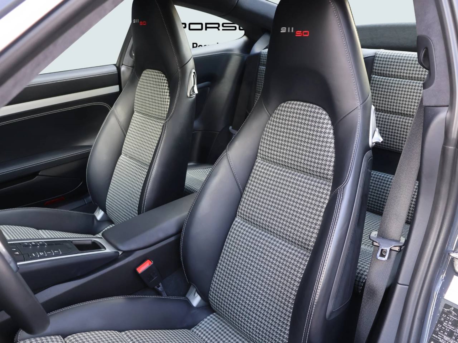 PORSCHE 911 Carrera S-image-4