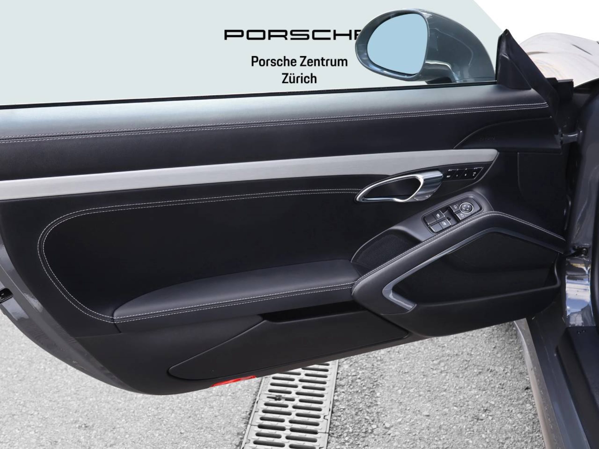 PORSCHE 911 Carrera S-image-23