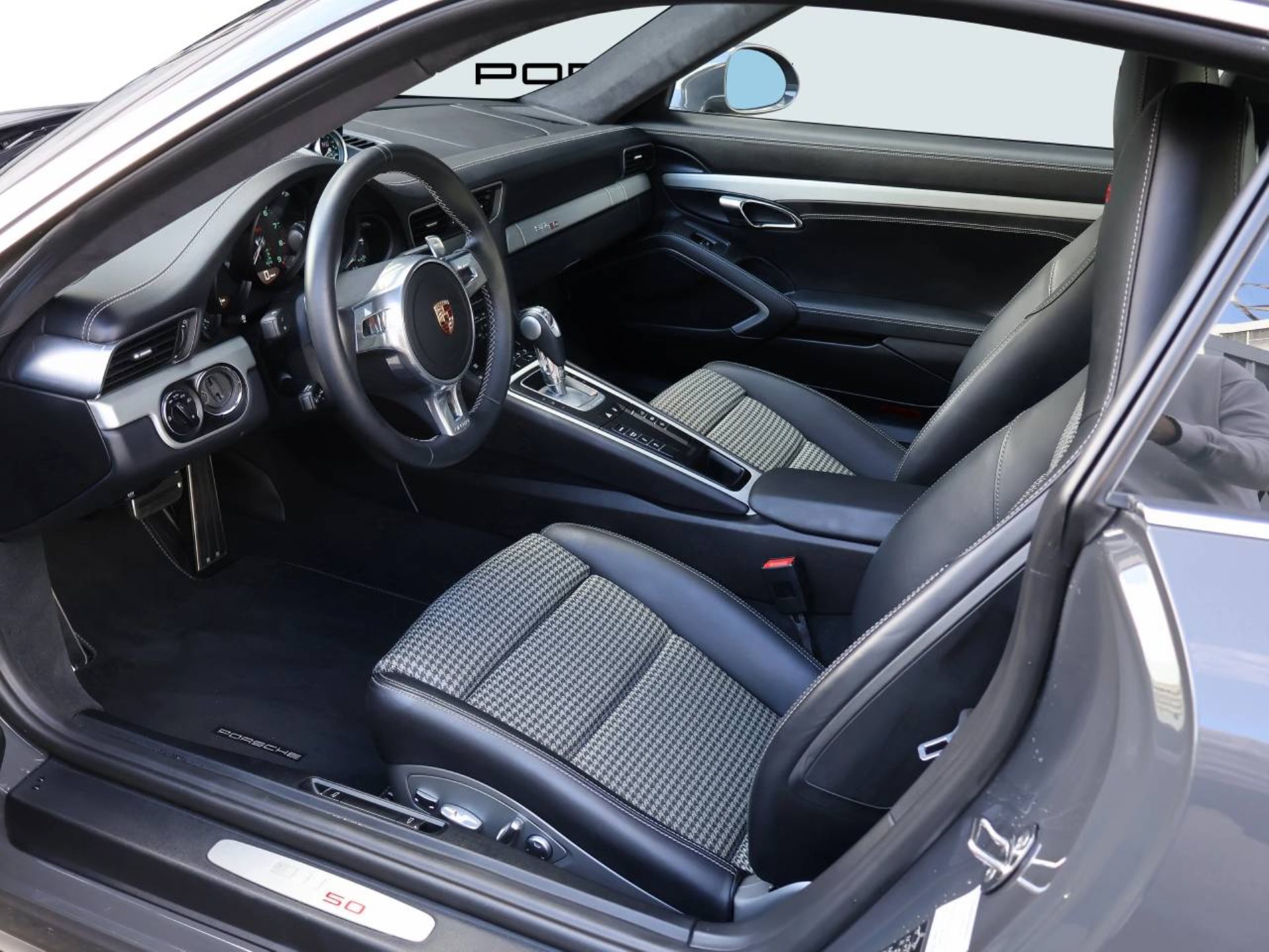 PORSCHE 911 Carrera S-showroom-element-3