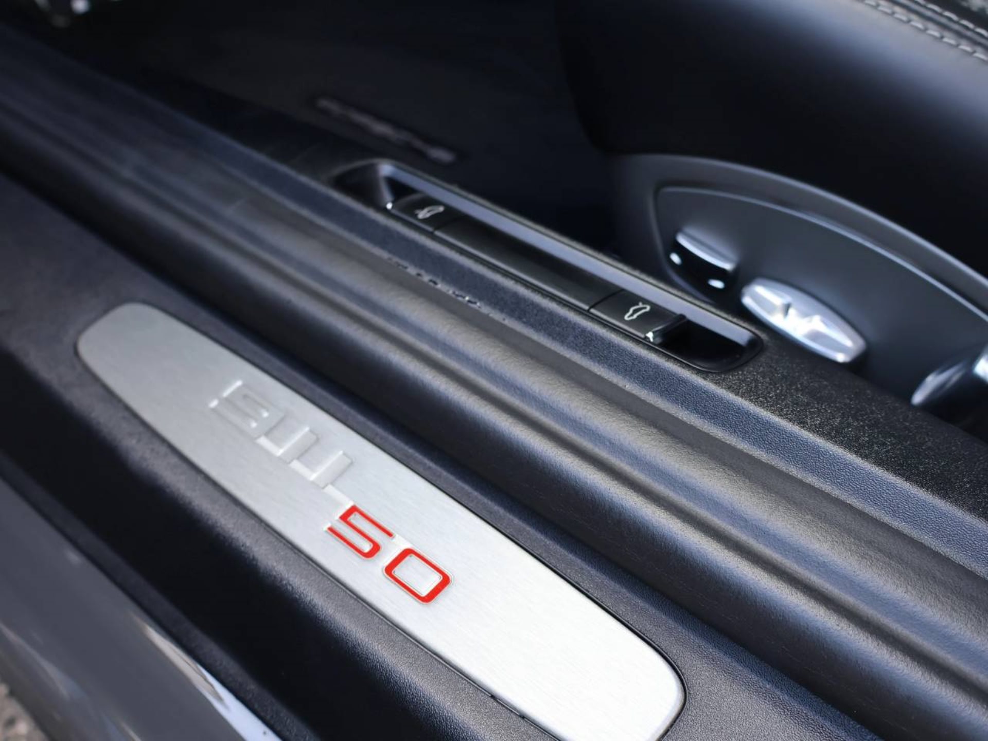 PORSCHE 911 Carrera S-image-27