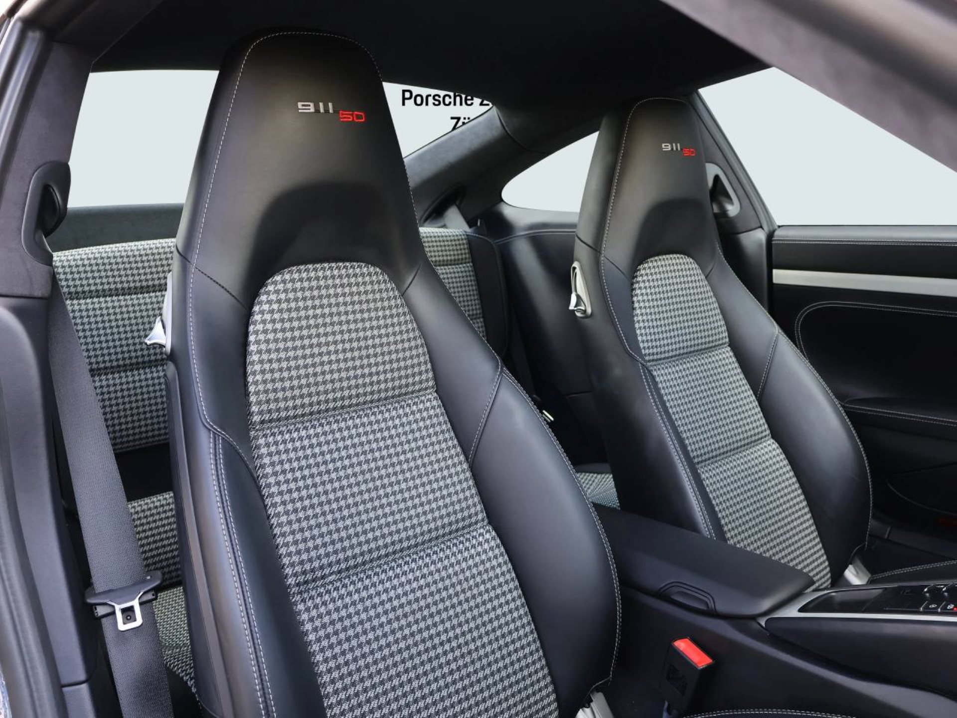PORSCHE 911 Carrera S-image-11