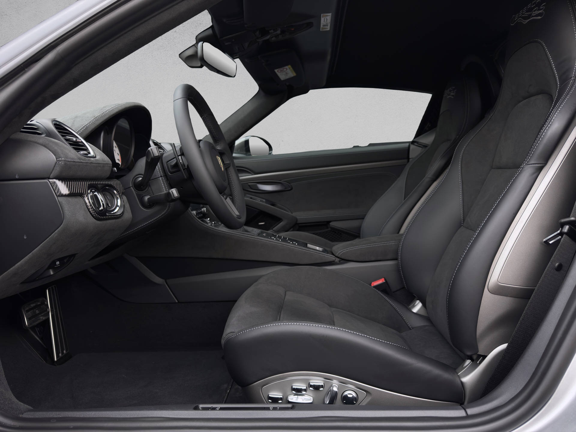 PORSCHE 718 Spyder RS-image-7