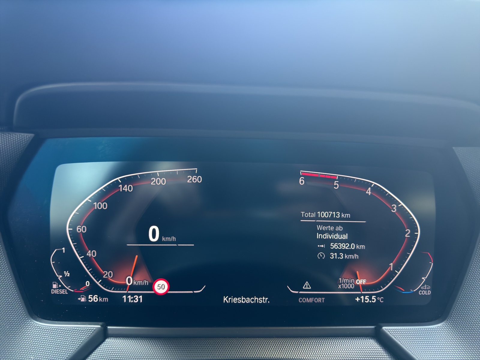 BMW 120d xDrive Steptronic Luxury Line-image-21