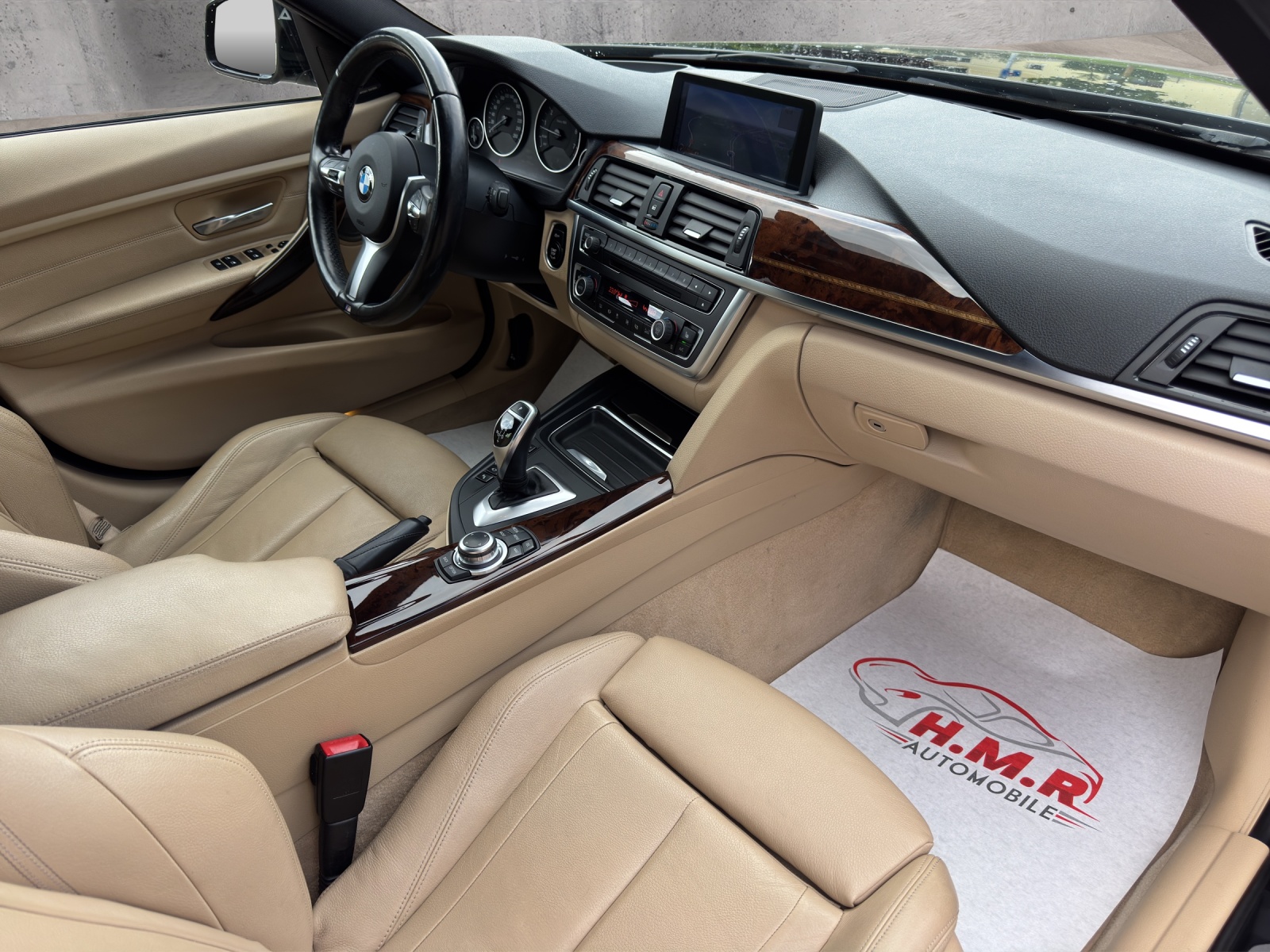 BMW 335i xDrive Luxury Line Steptronic-image-10