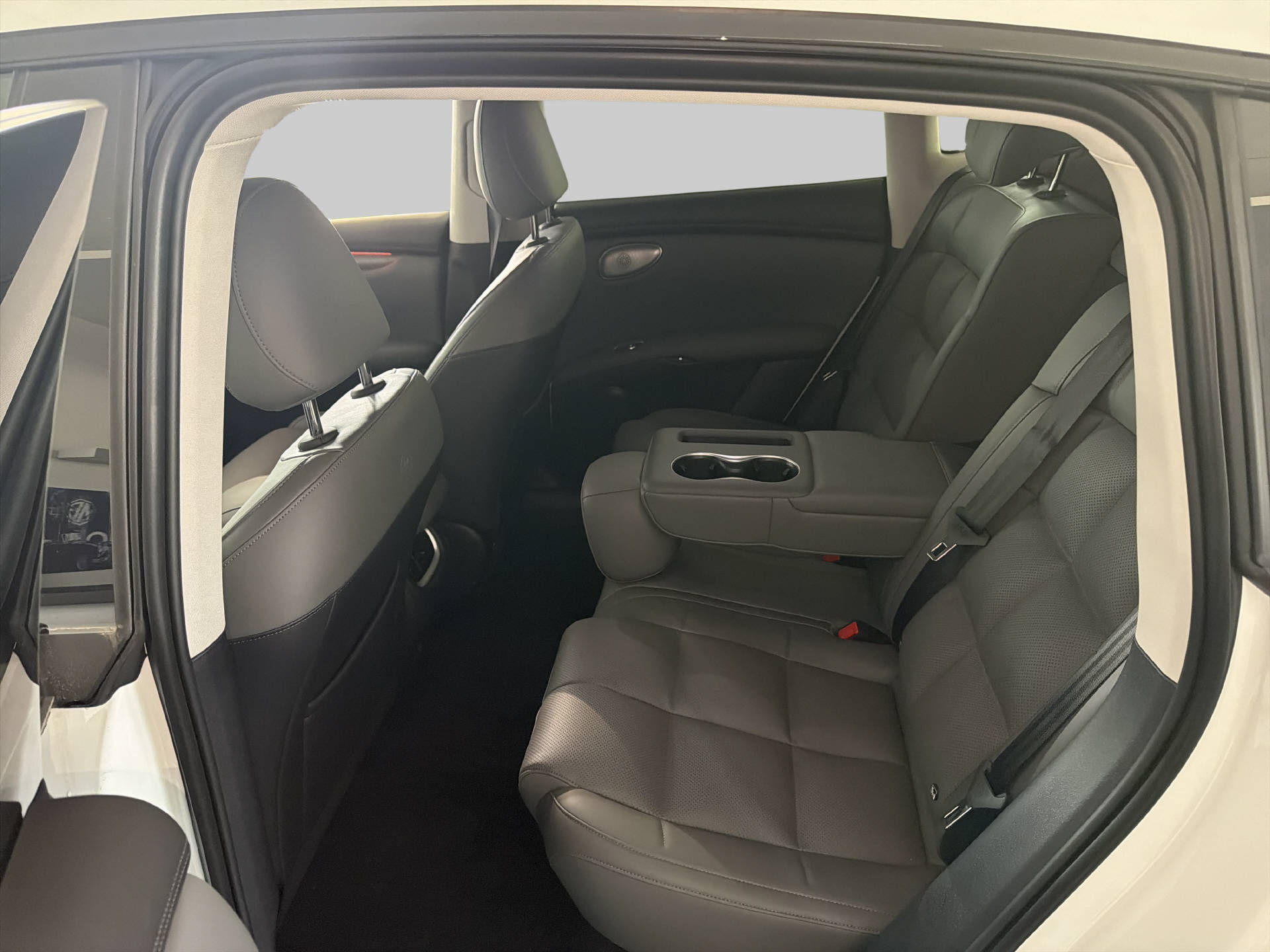 MG IM6 100 kWh Performance 4WD-image-7