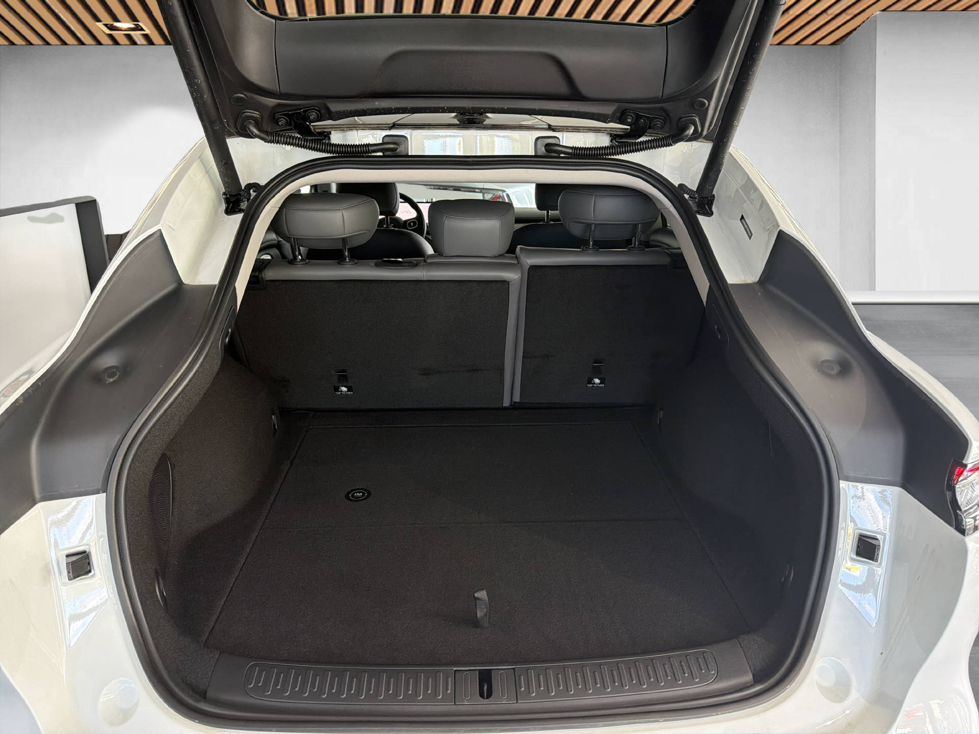 MG IM6 100 kWh Performance 4WD-image-8