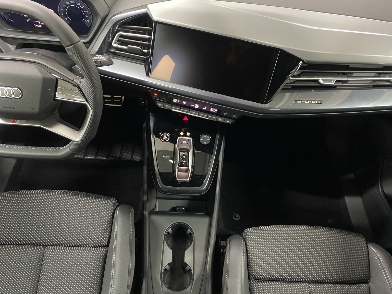AUDI Q4 e-tron 45 Edition Swiss Ski quattro-image-10
