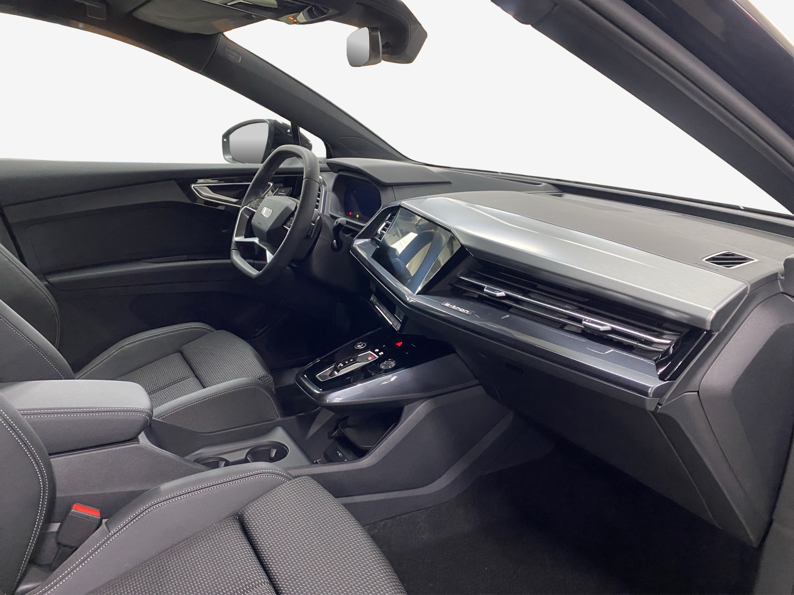 AUDI Q4 e-tron 45 Edition Swiss Ski quattro-image-13