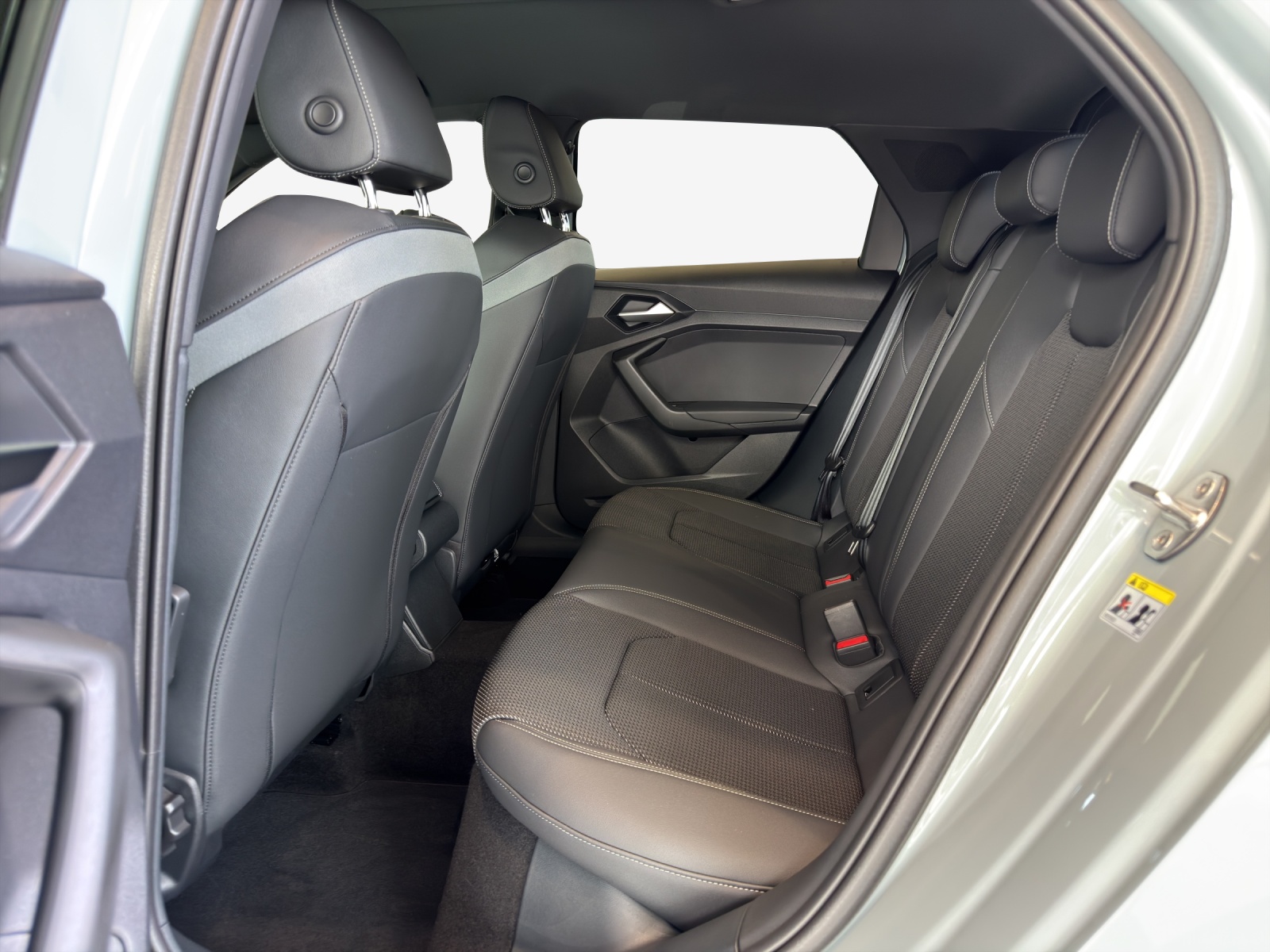 AUDI A1 Sportback 30 TFSI S Line Attraction S-tronic-image-11