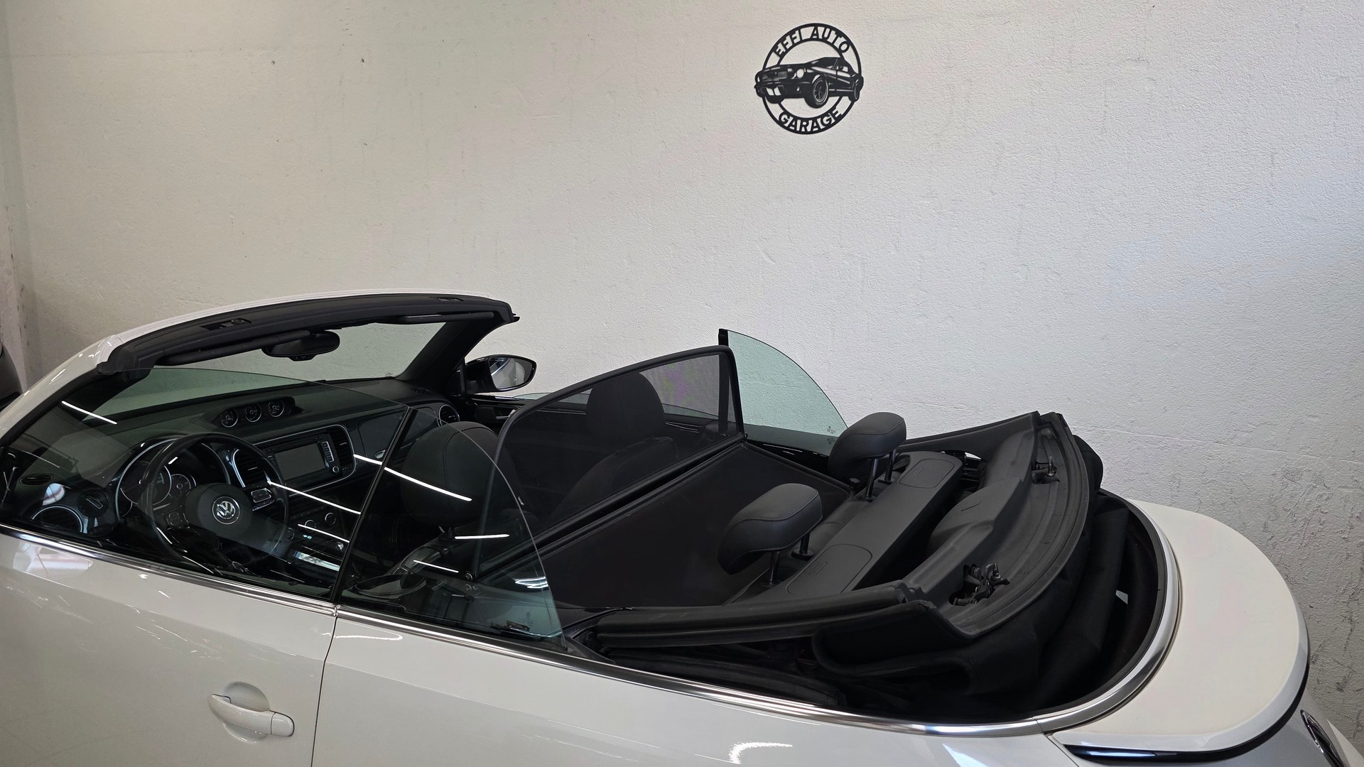 VW Beetle Cabrio 1.4 TSI Design DSG-image-8