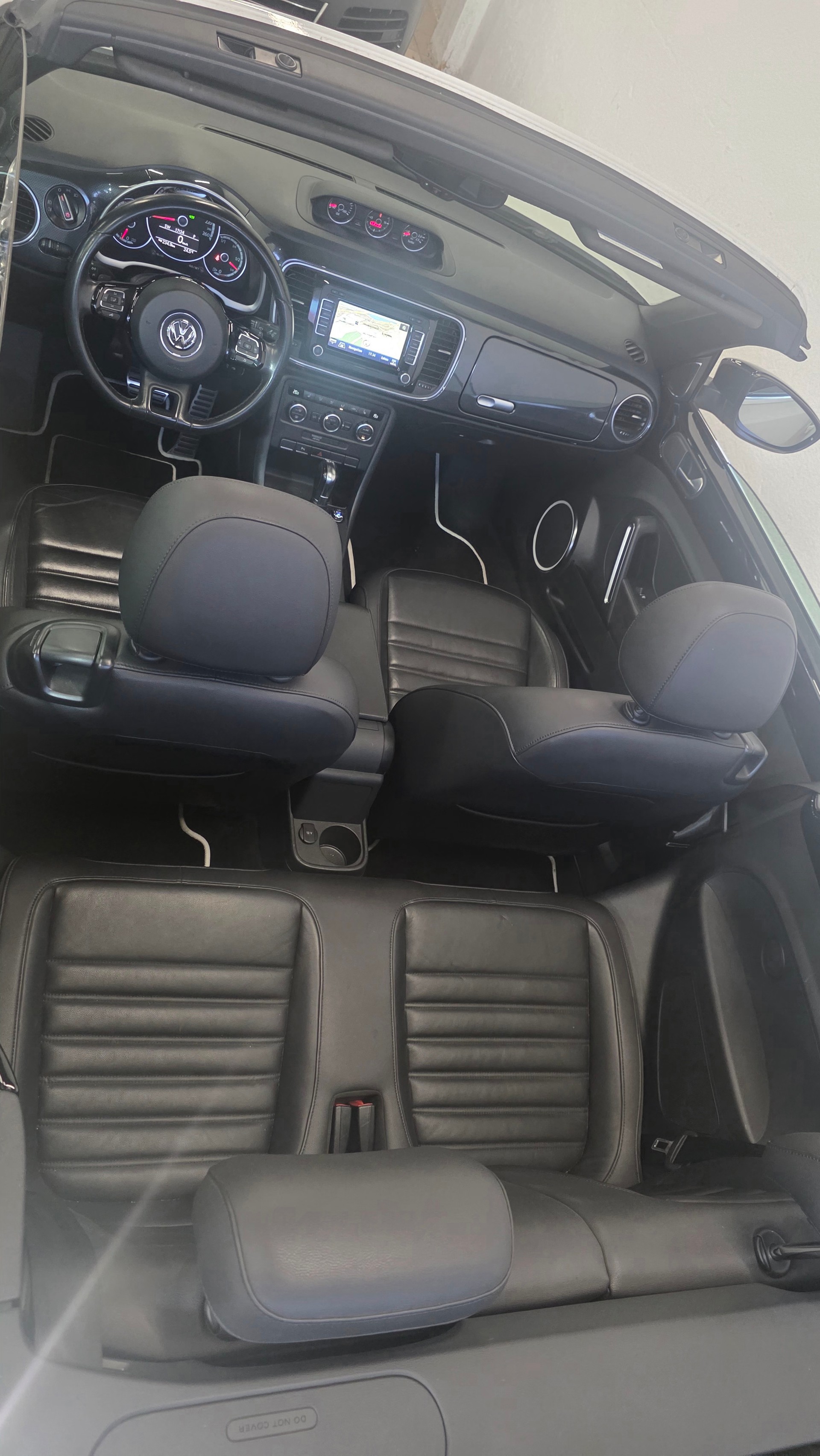 VW Beetle Cabrio 1.4 TSI Design DSG-image-7