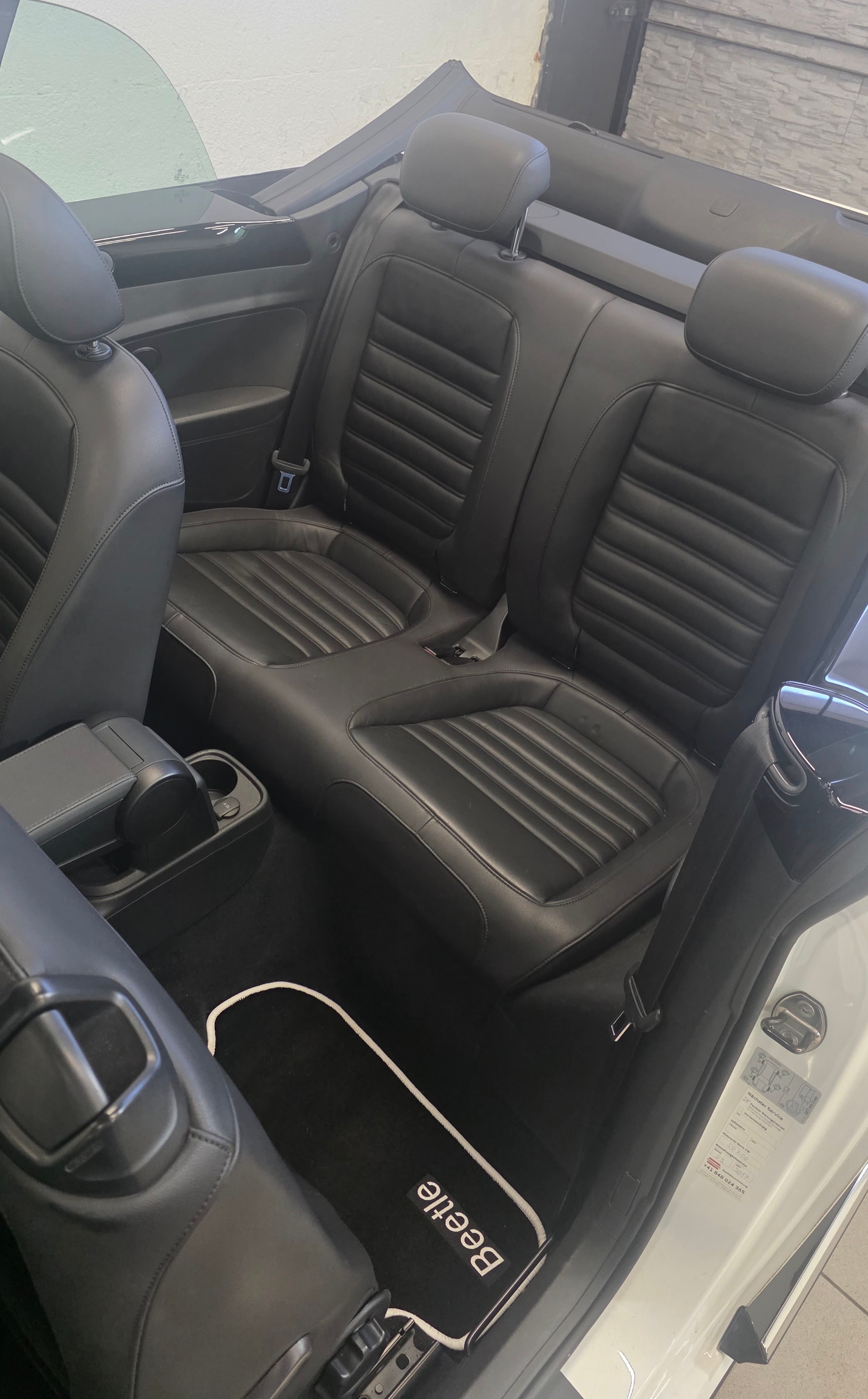 VW Beetle Cabrio 1.4 TSI Design DSG-image-6