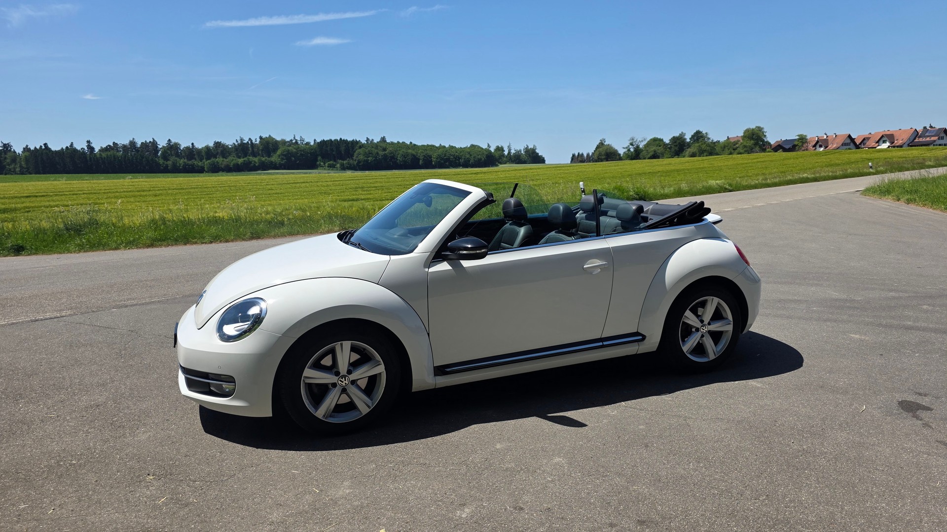VW Beetle Cabrio 1.4 TSI Design DSG-image-0