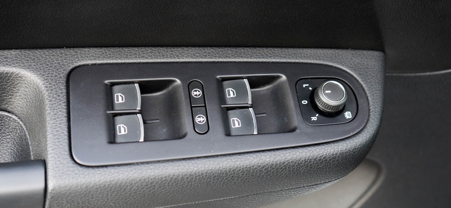 SEAT Alhambra 1.4 TSI FR Line DSG 7 PLÄTZER-image-18