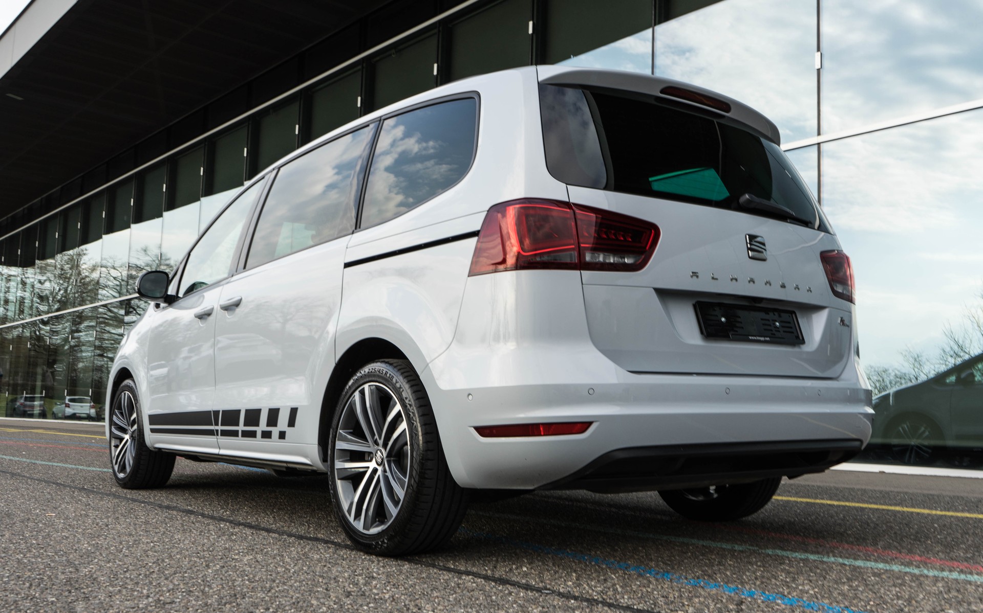 SEAT Alhambra 1.4 TSI FR Line DSG 7 PLÄTZER-image-4