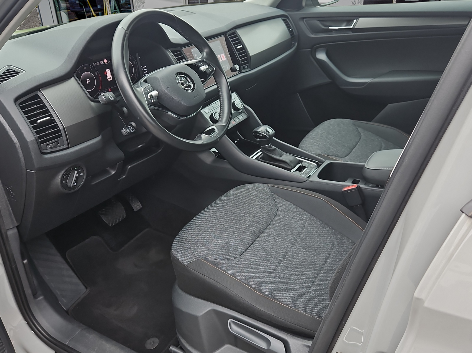 SKODA Kodiaq 2.0 TSI 4x4 Style-image-9
