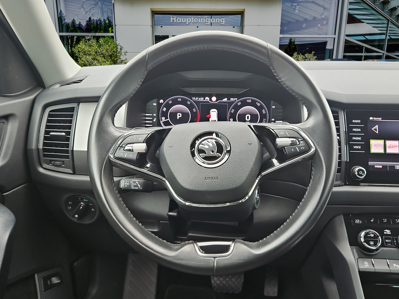 SKODA Kodiaq 2.0 TSI 4x4 Style-image-11