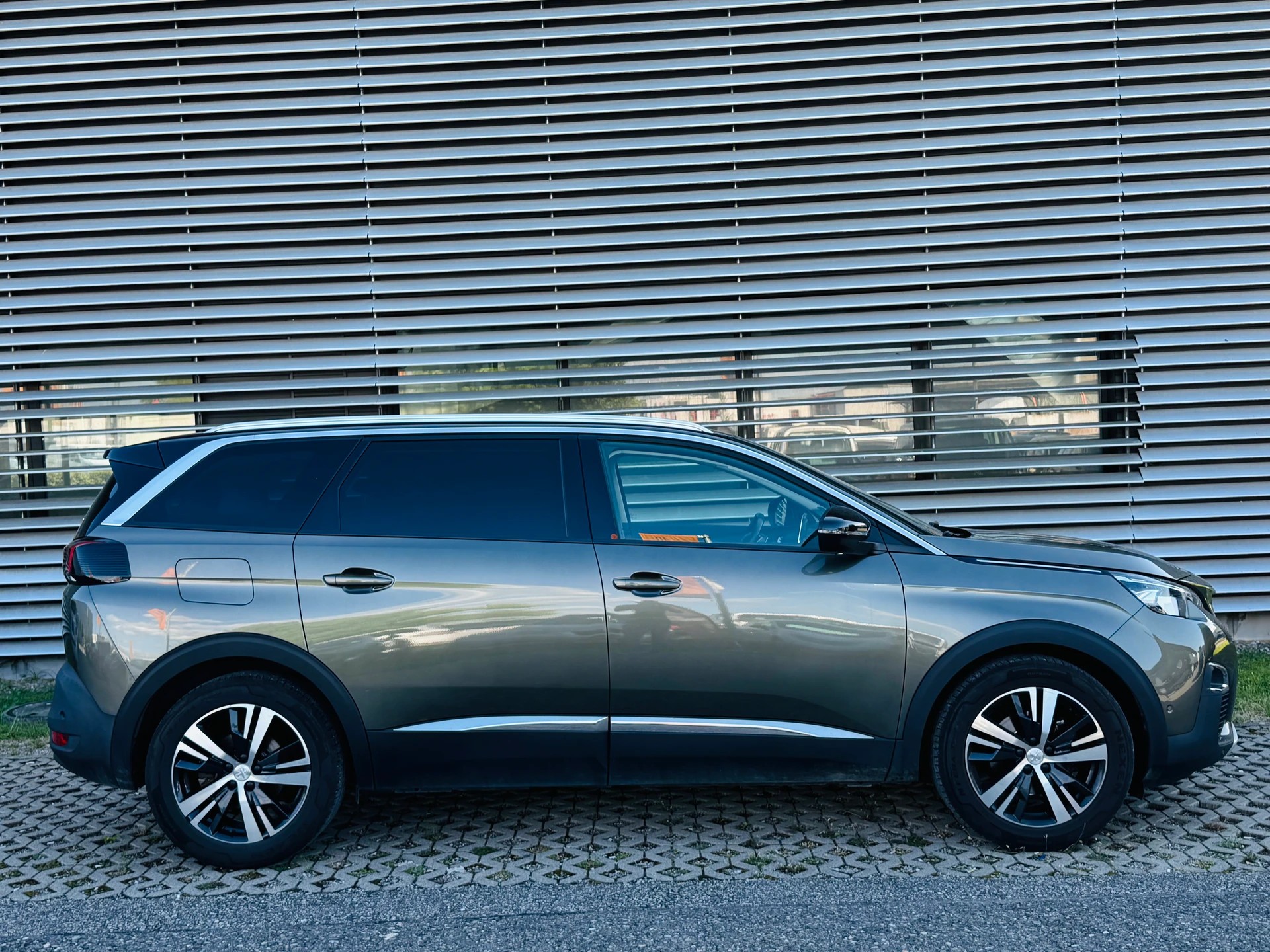 PEUGEOT 5008 1.6 BlueHDi GT Line ETA-image-1