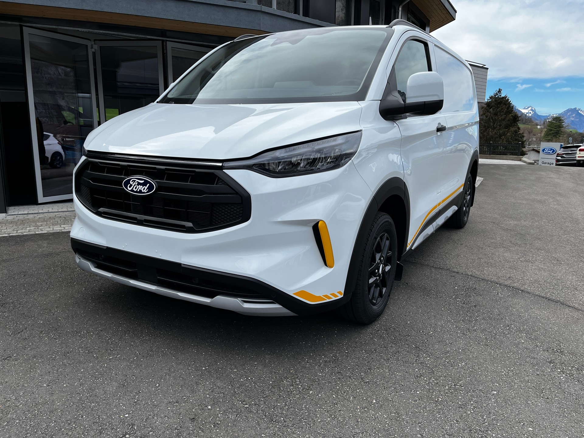 FORD Transit Custom Van 320 L1H1 Trail-image-1