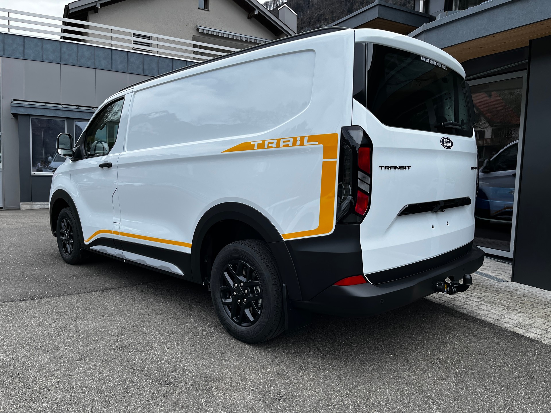 FORD Transit Custom Van 320 L1H1 Trail-image-4