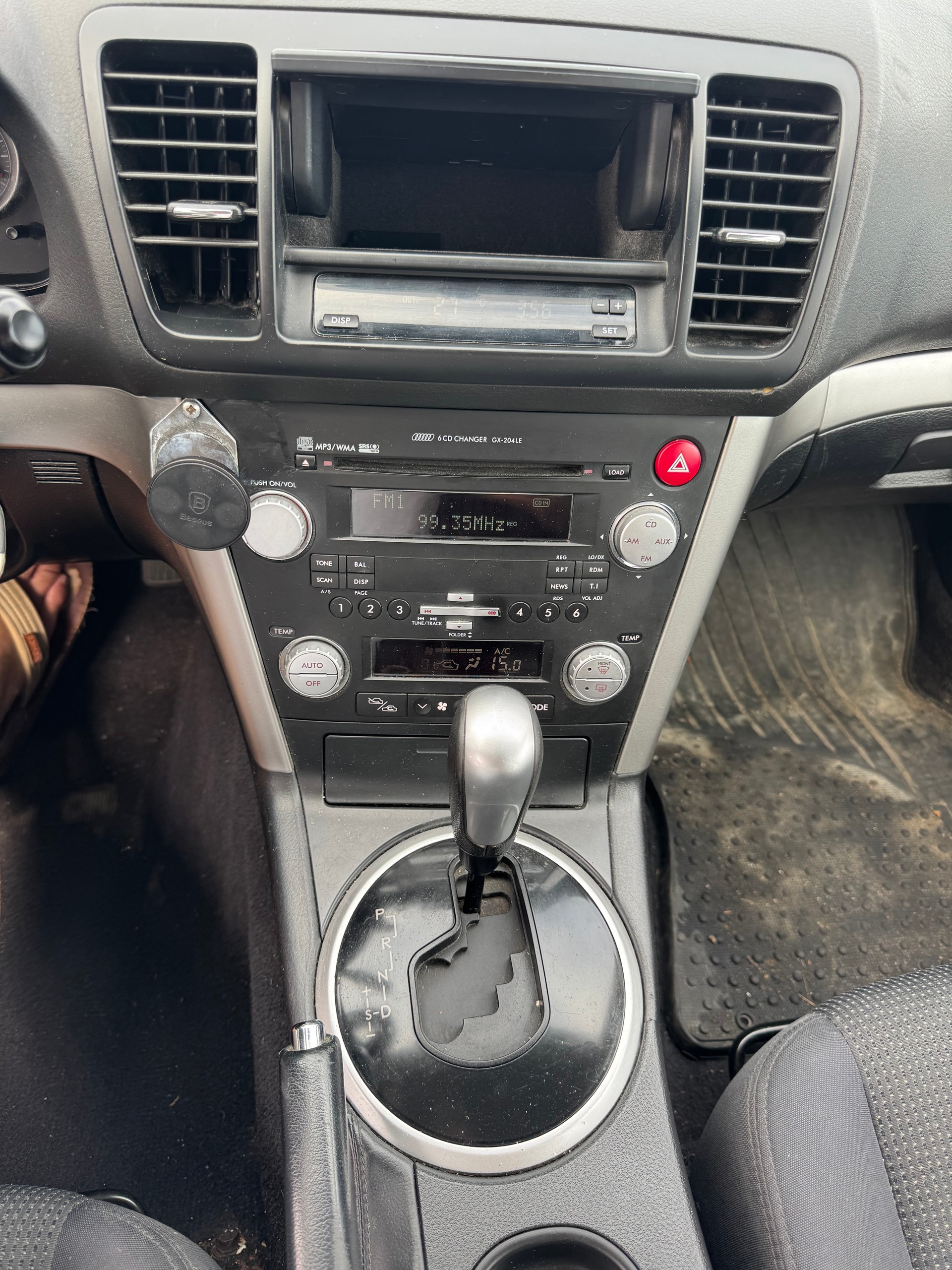 SUBARU Legacy 2.0R AWD Swiss-image-9