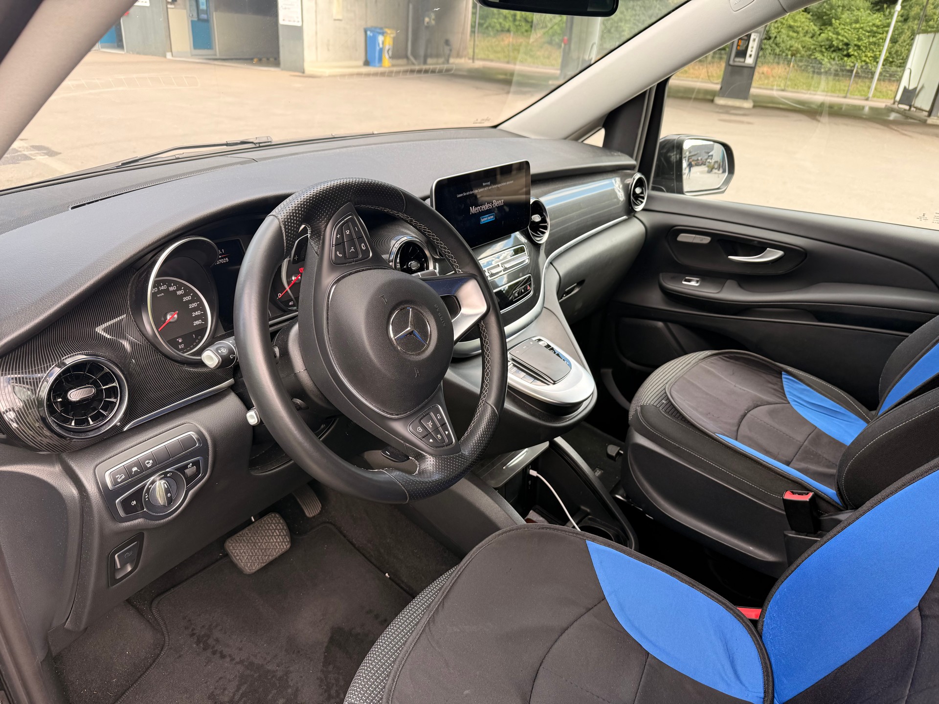 MERCEDES-BENZ V 220 d lang 4matic 9G-Tronic-image-2