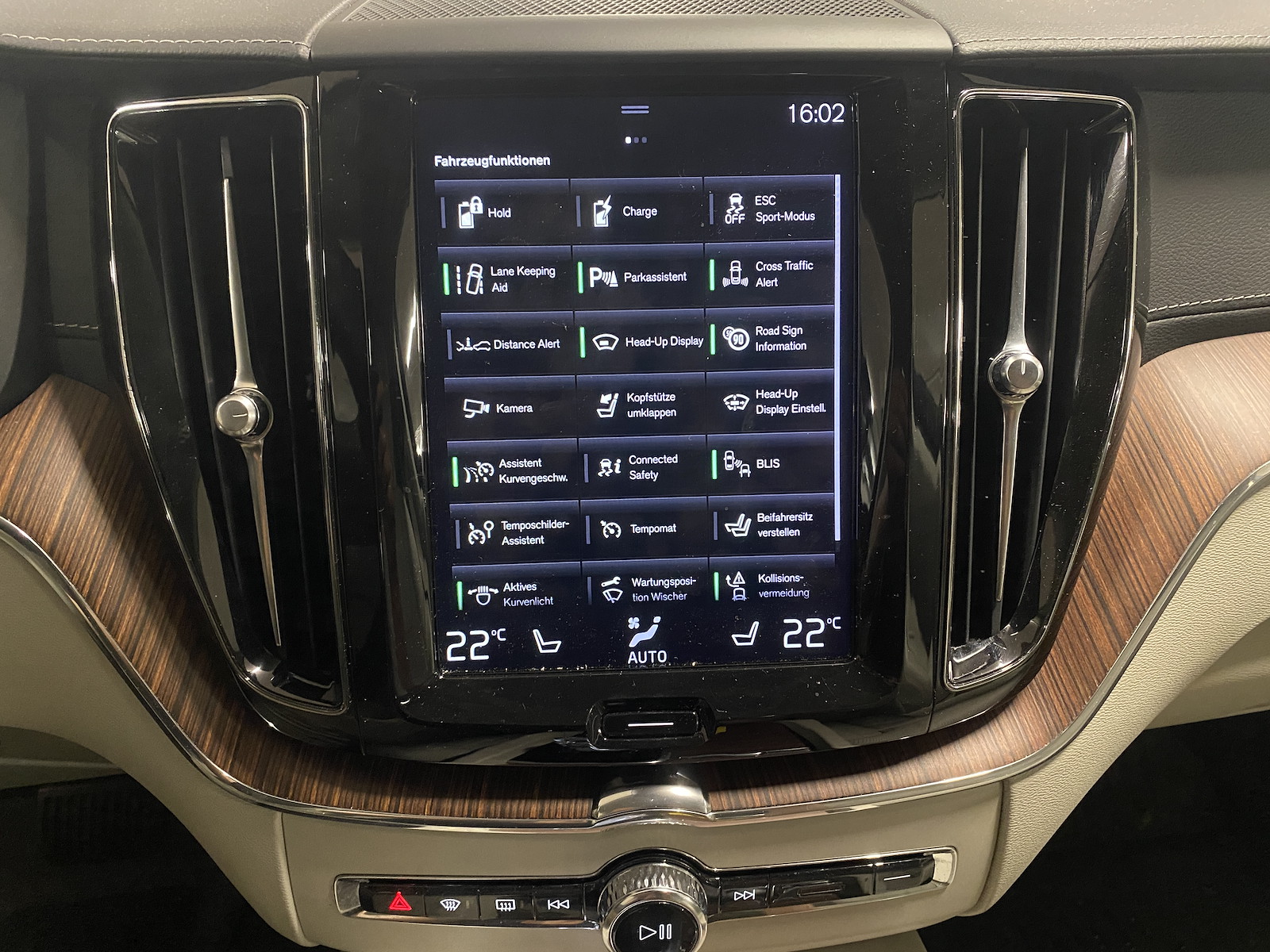 VOLVO XC60 2.0 T8 TE Inscription eAWD-image-11